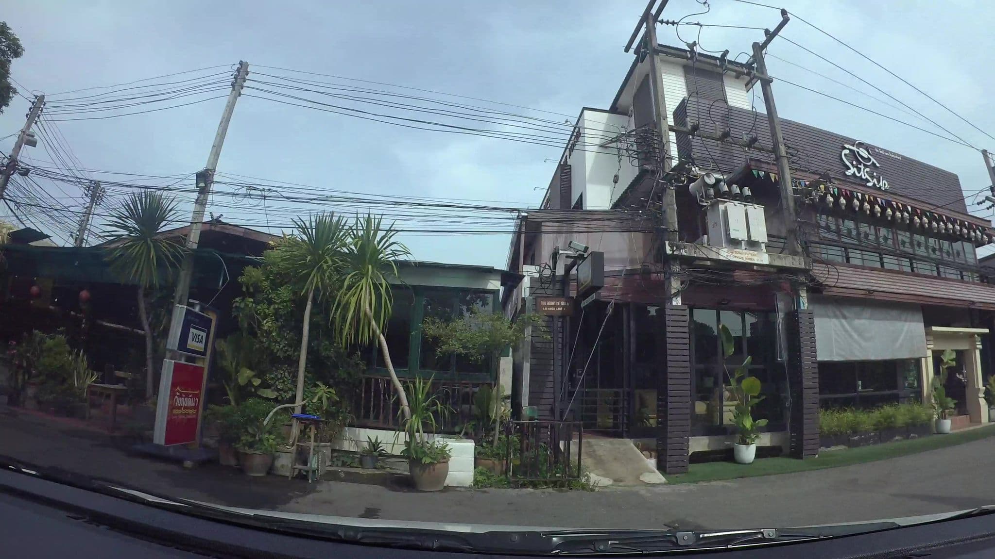 Street view near Chiangmai Night Bazaar Boutique Hotel, Chiang Mai — © kaart_3 (CC BY-SA · Mapillary)