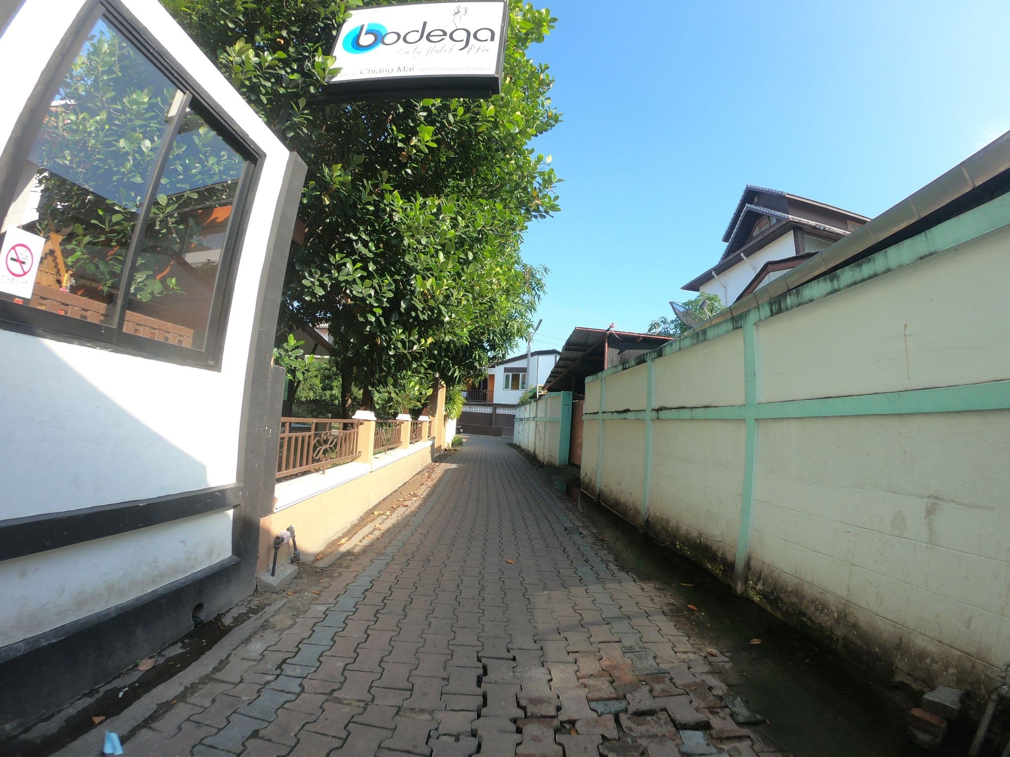 Street view near T-room Guesthouse, Chiang Mai — © chanuwath_grab (CC BY-SA · Mapillary)