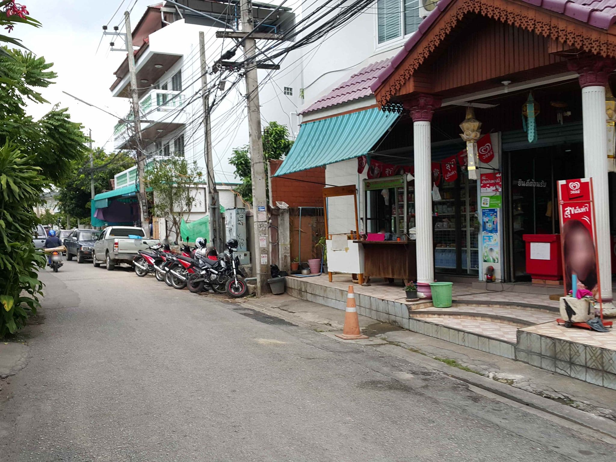 Street view near Yi Garden Villa, Chiang Mai — © jrcarlsen (CC BY-SA · Mapillary)