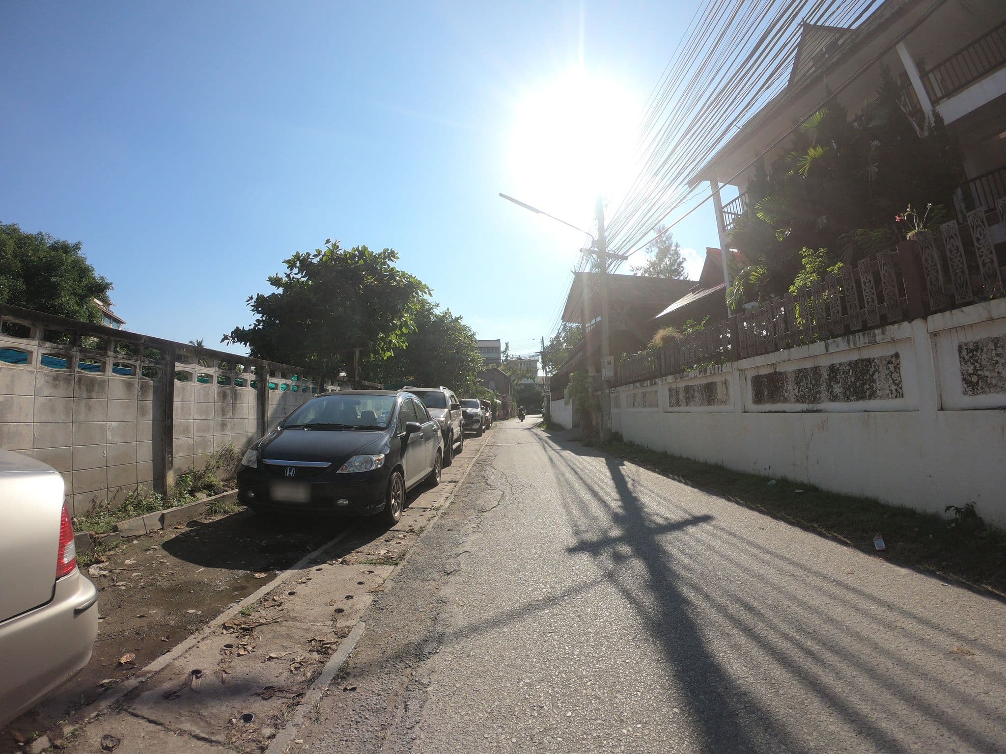 Street view near huen panicha, Chiang Mai — © chanuwath_grab (CC BY-SA · Mapillary)