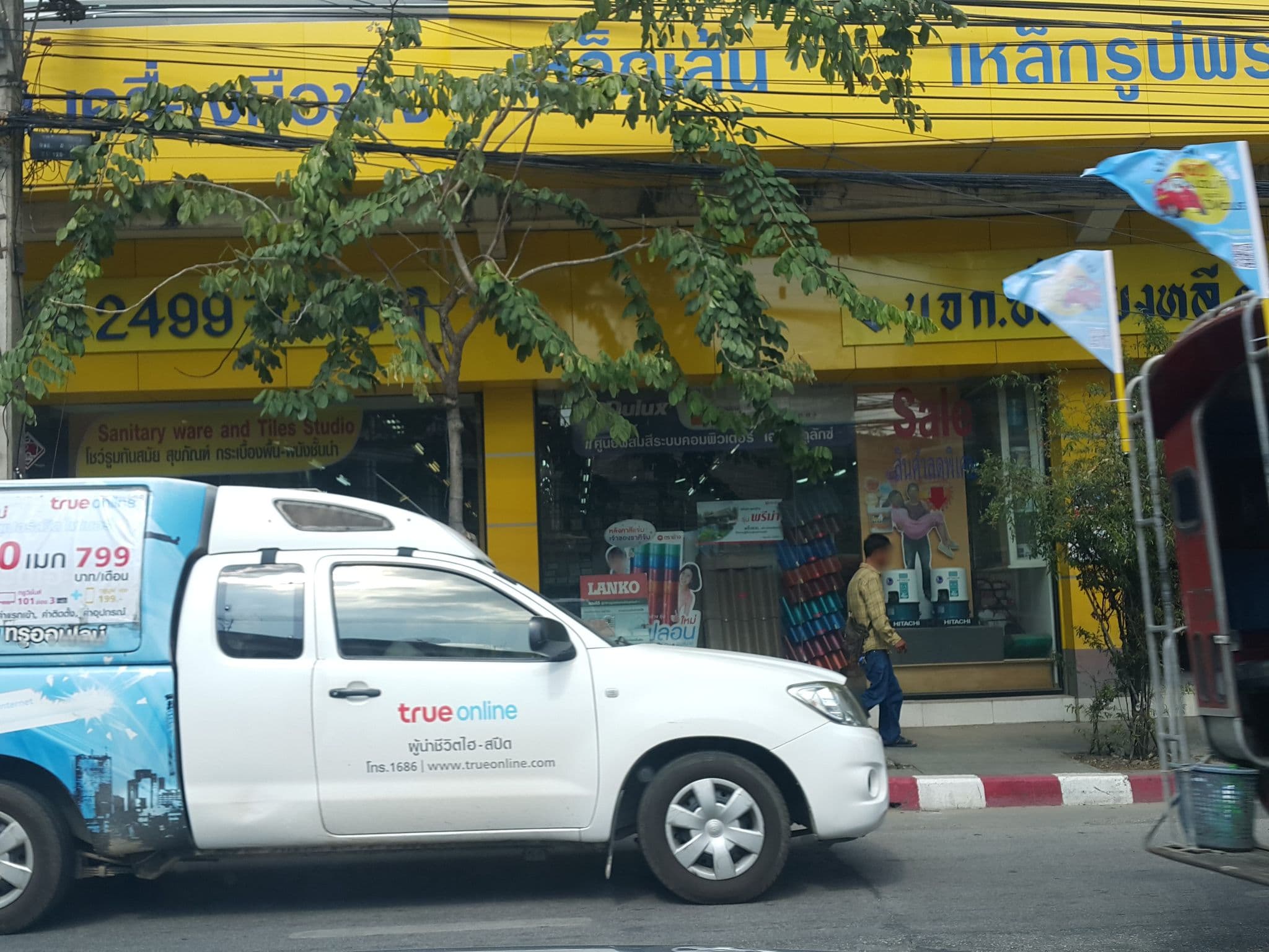 Street view near Sook Hostel, Chiang Mai — © jrcarlsen (CC BY-SA · Mapillary)