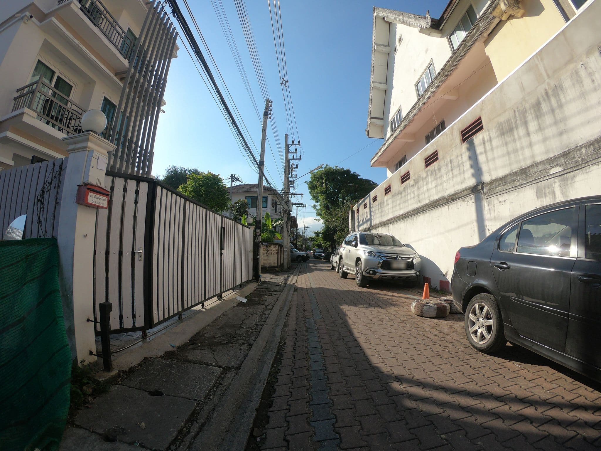 Street view near Rama's Guesthouse, Chiang Mai — © chanuwath_grab (CC BY-SA · Mapillary)