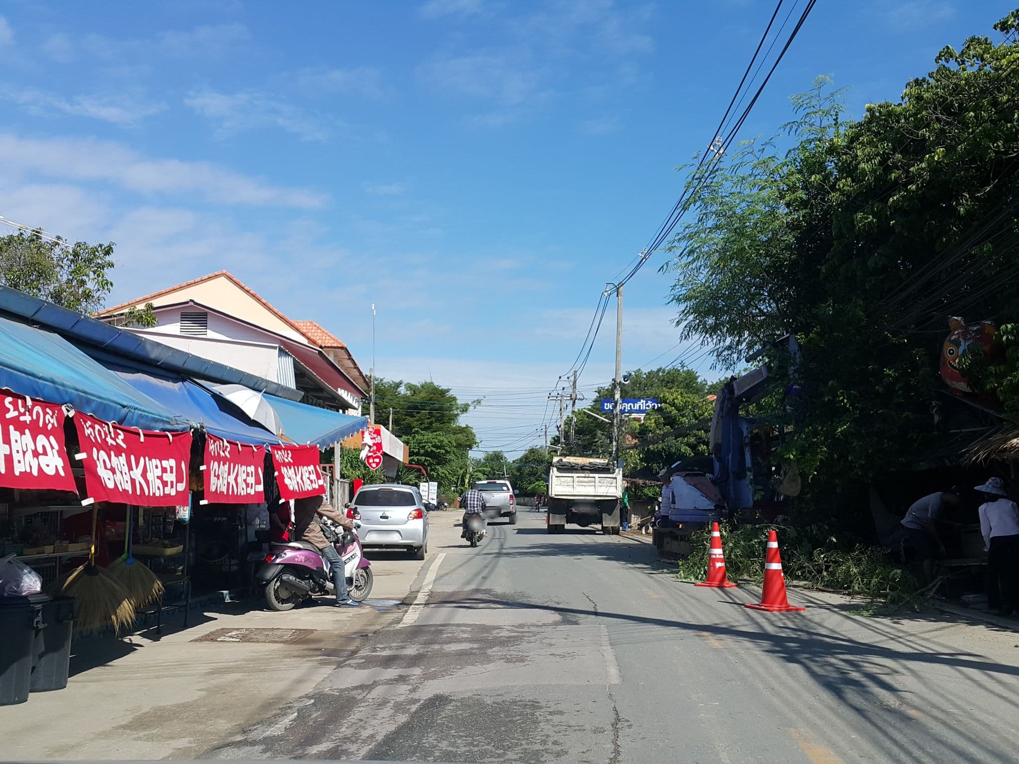 Street view near Chiangmai Ratanakosin Hotel, Chiang Mai — © jrcarlsen (CC BY-SA · Mapillary)