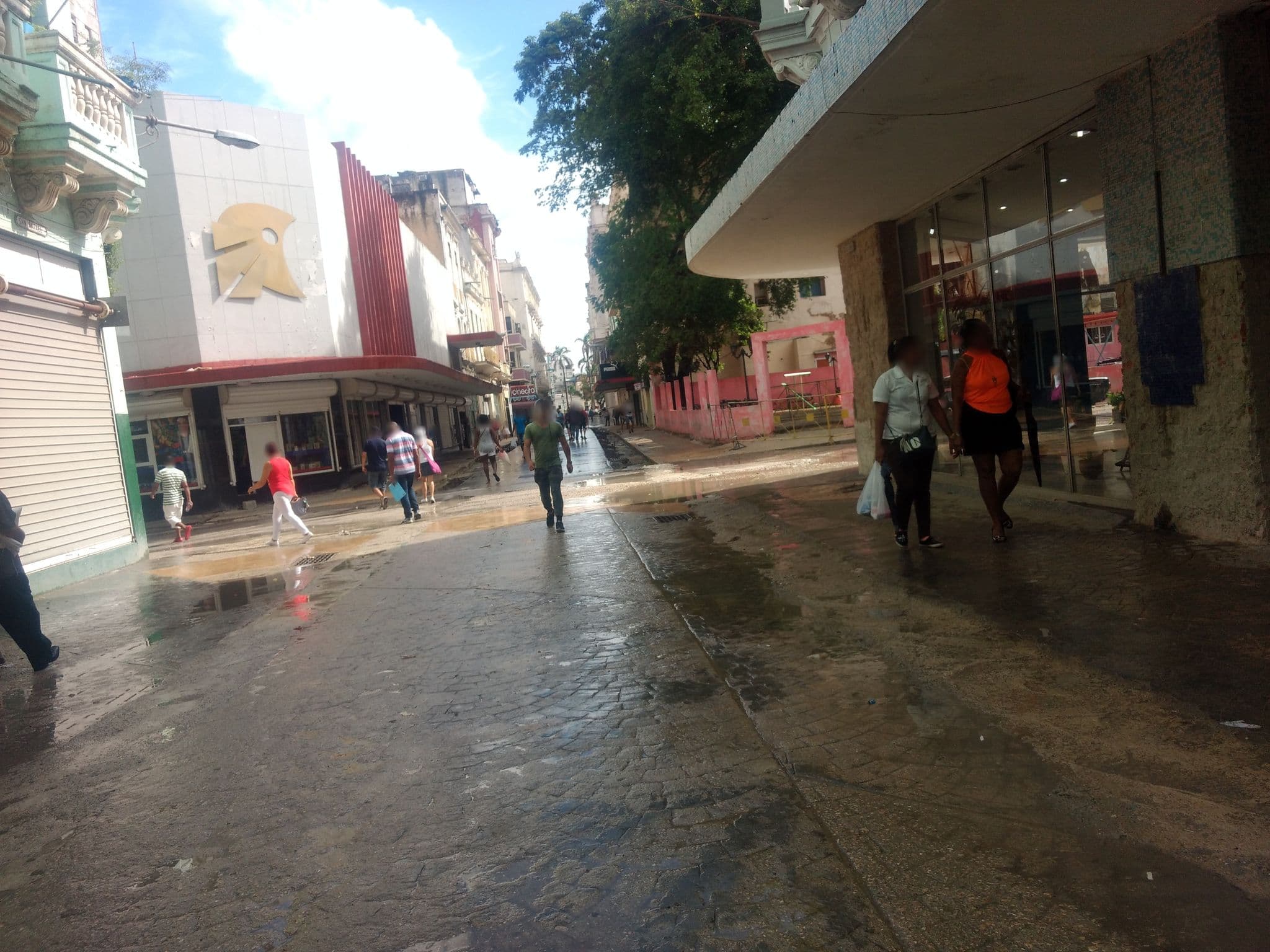 Street view near Apartment Balcones del Caribe, Centro Habana — © mapeadora (CC BY-SA · Mapillary)