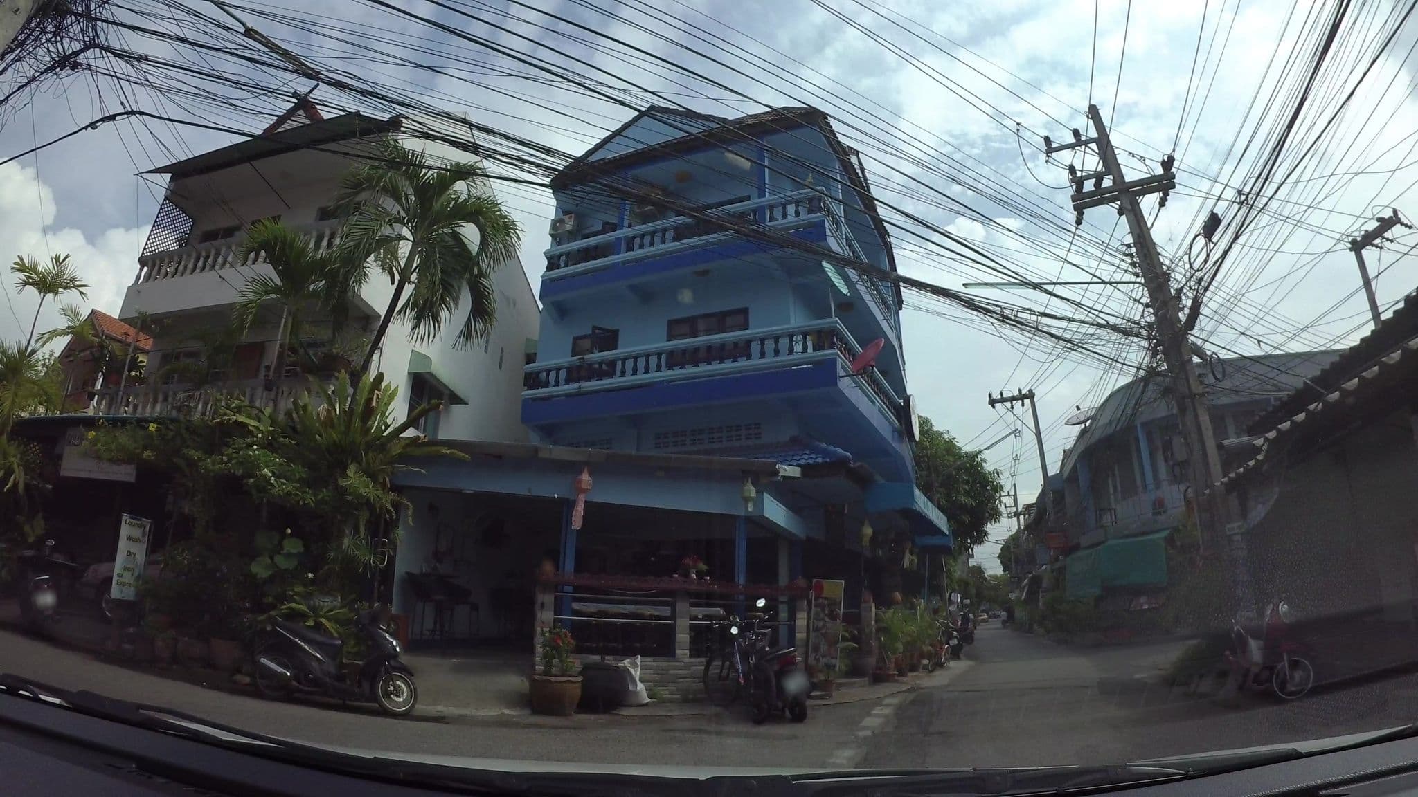 Street view near Brittania Hotel, Chiang Mai — © kaart_3 (CC BY-SA · Mapillary)