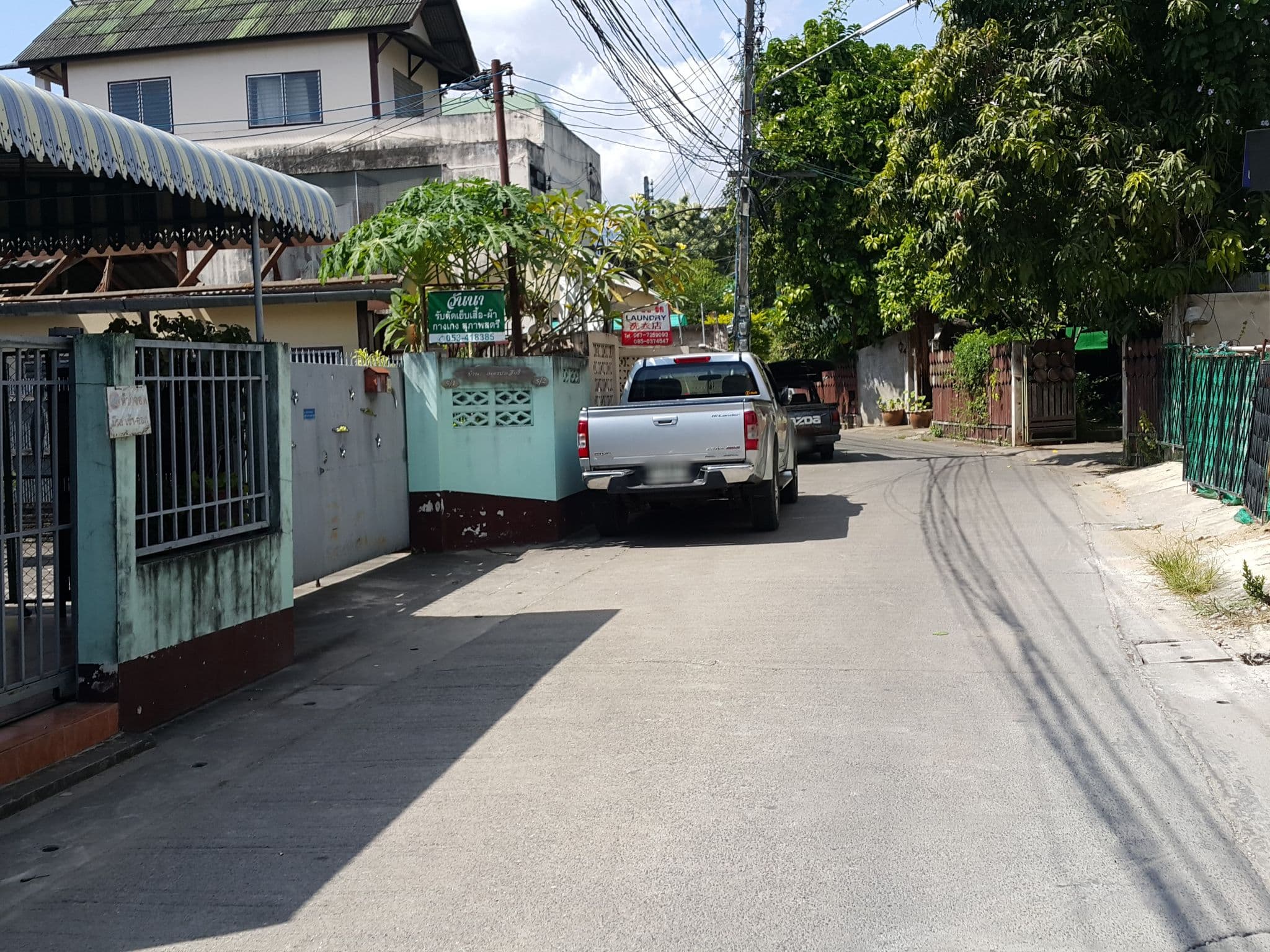 Street view near Northlands House Hotel, Chiang Mai — © jrcarlsen (CC BY-SA · Mapillary)