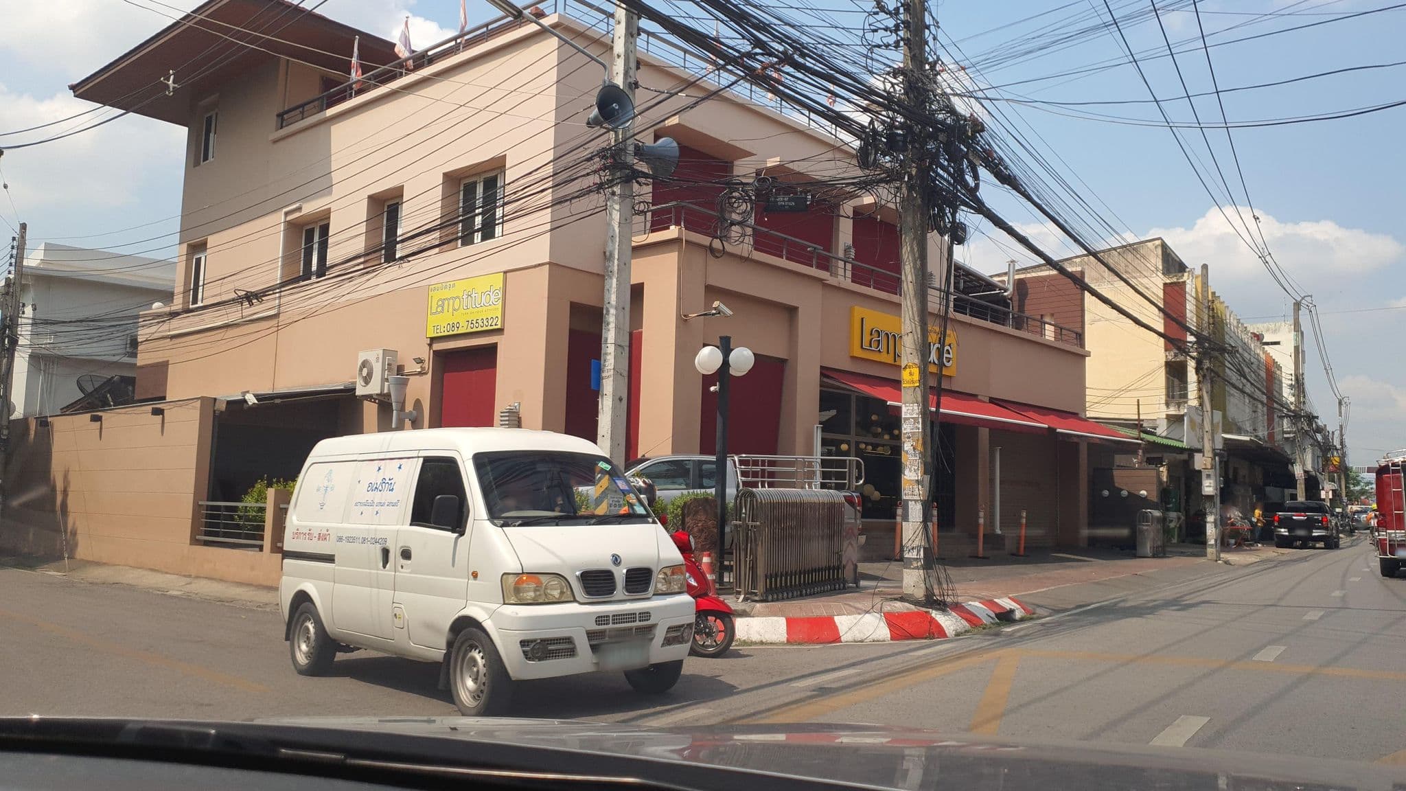 Street view near Art Gate Hotel, Chiang Mai — © jrcarlsen (CC BY-SA · Mapillary)
