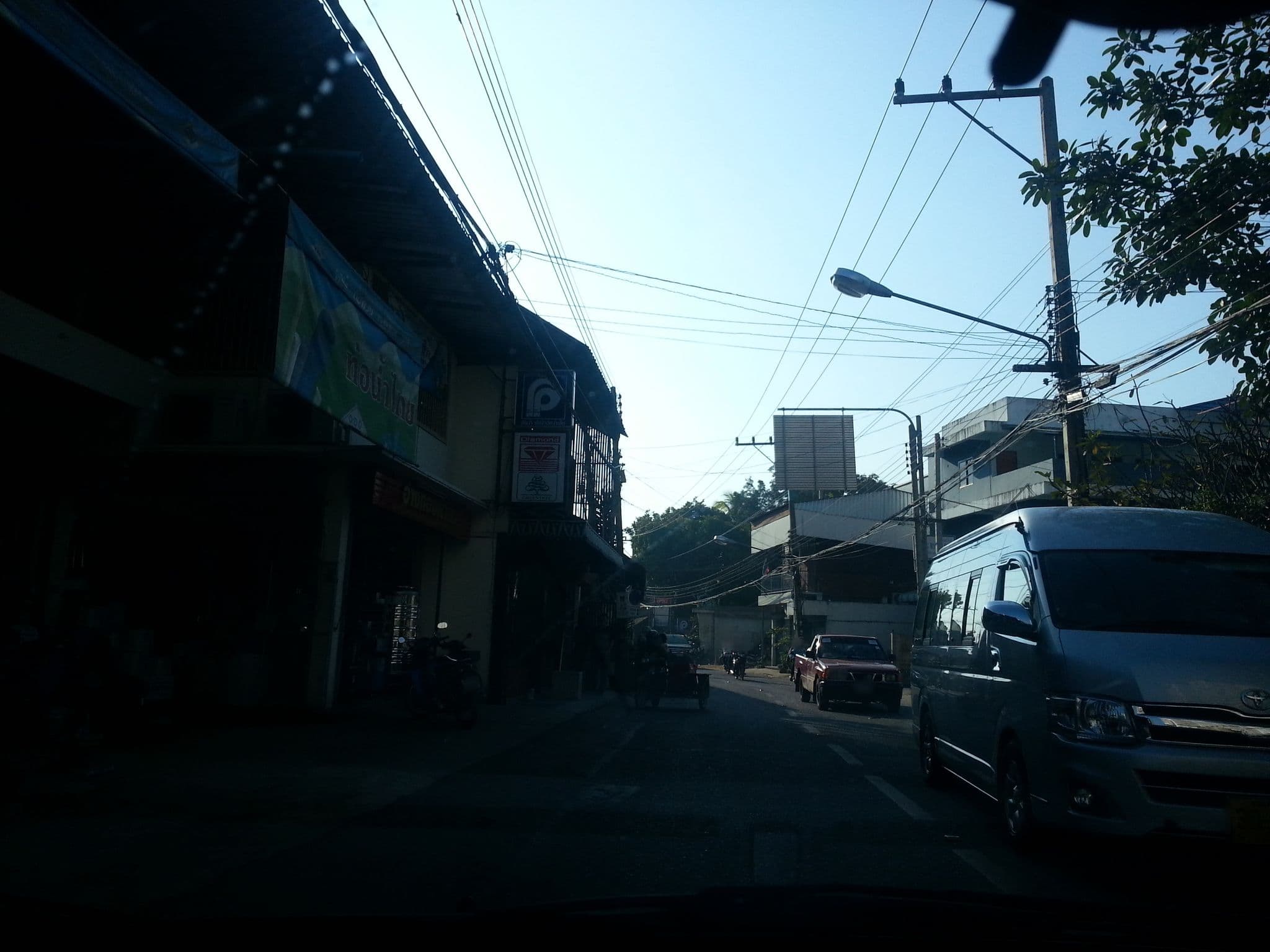 Street view near ปิง ริเวอร์ อินน์, Chiang Mai — © mishari (CC BY-SA · Mapillary)