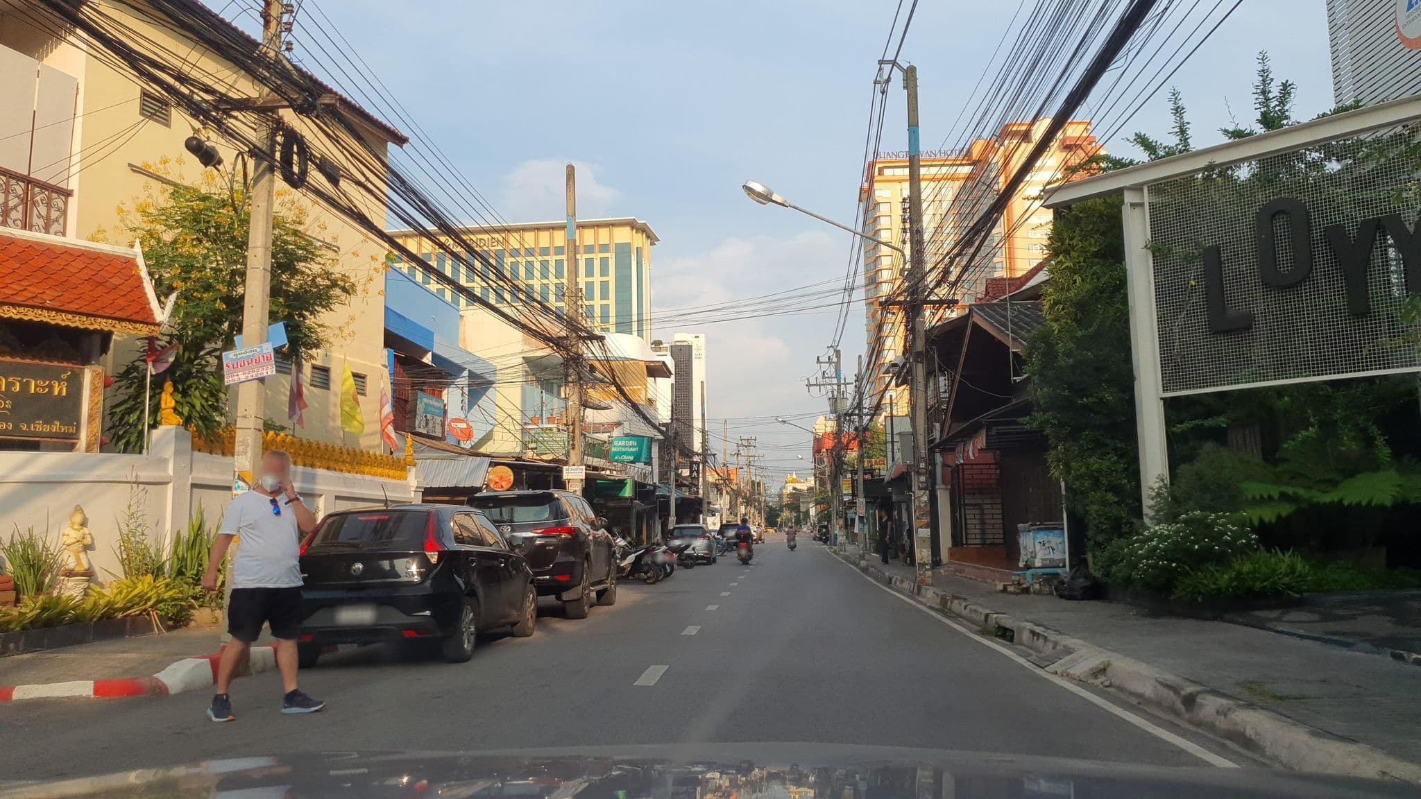 Street view near SoHostel, Chiang Mai — © jrcarlsen (CC BY-SA · Mapillary)