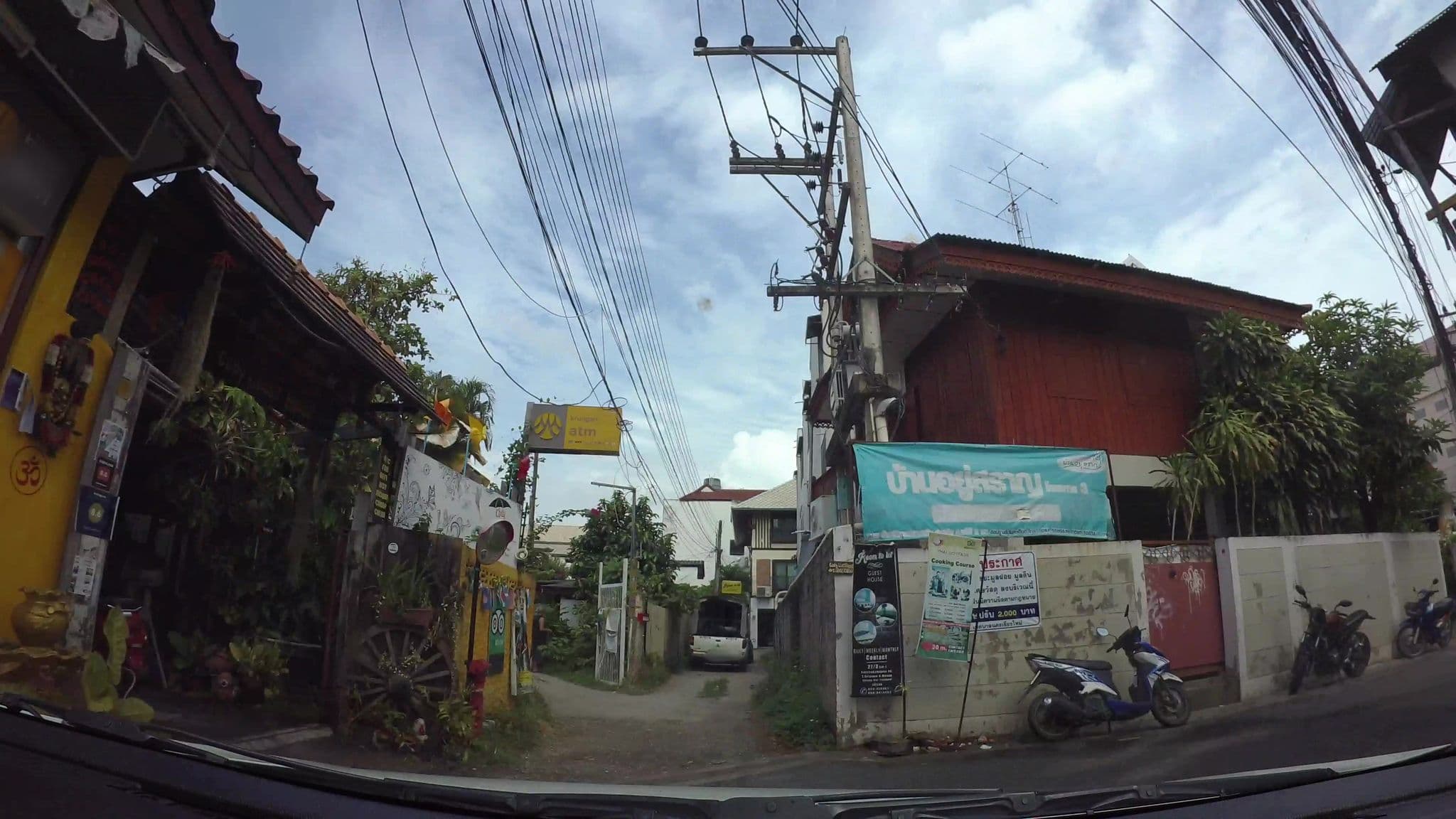 Street view near Youngfolk & Wonderwall Hotel, Chiang Mai — © kaart_3 (CC BY-SA · Mapillary)