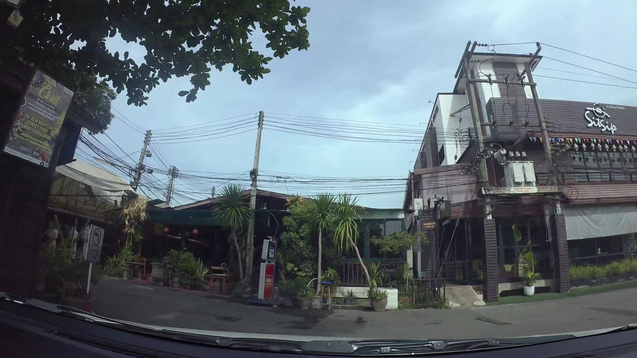 Street view near Swimming Pool @ CM Night Bazzar Botique Hotel, Chiang Mai — © kaart_3 (CC BY-SA · Mapillary)