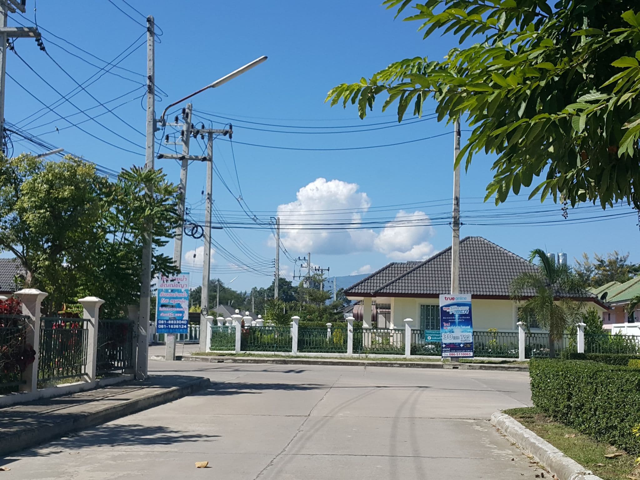 Street view near เลอ ริมเวียงรีสอร์ท เชียงใหม่, San Kamphaeng — © jrcarlsen (CC BY-SA · Mapillary)
