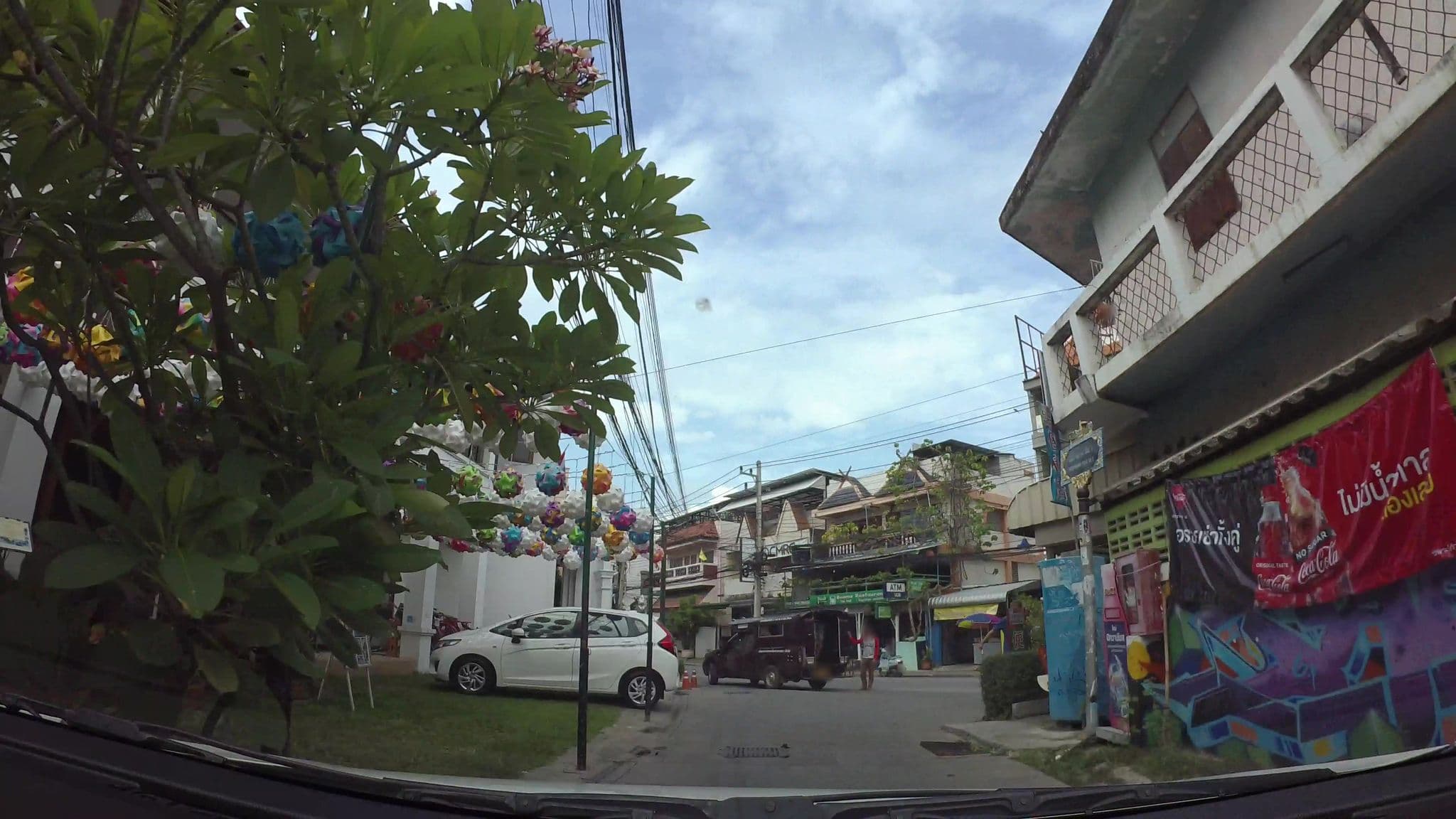 Street view near Kodchasri Thani Hotel, Chiang Mai — © kaart_3 (CC BY-SA · Mapillary)
