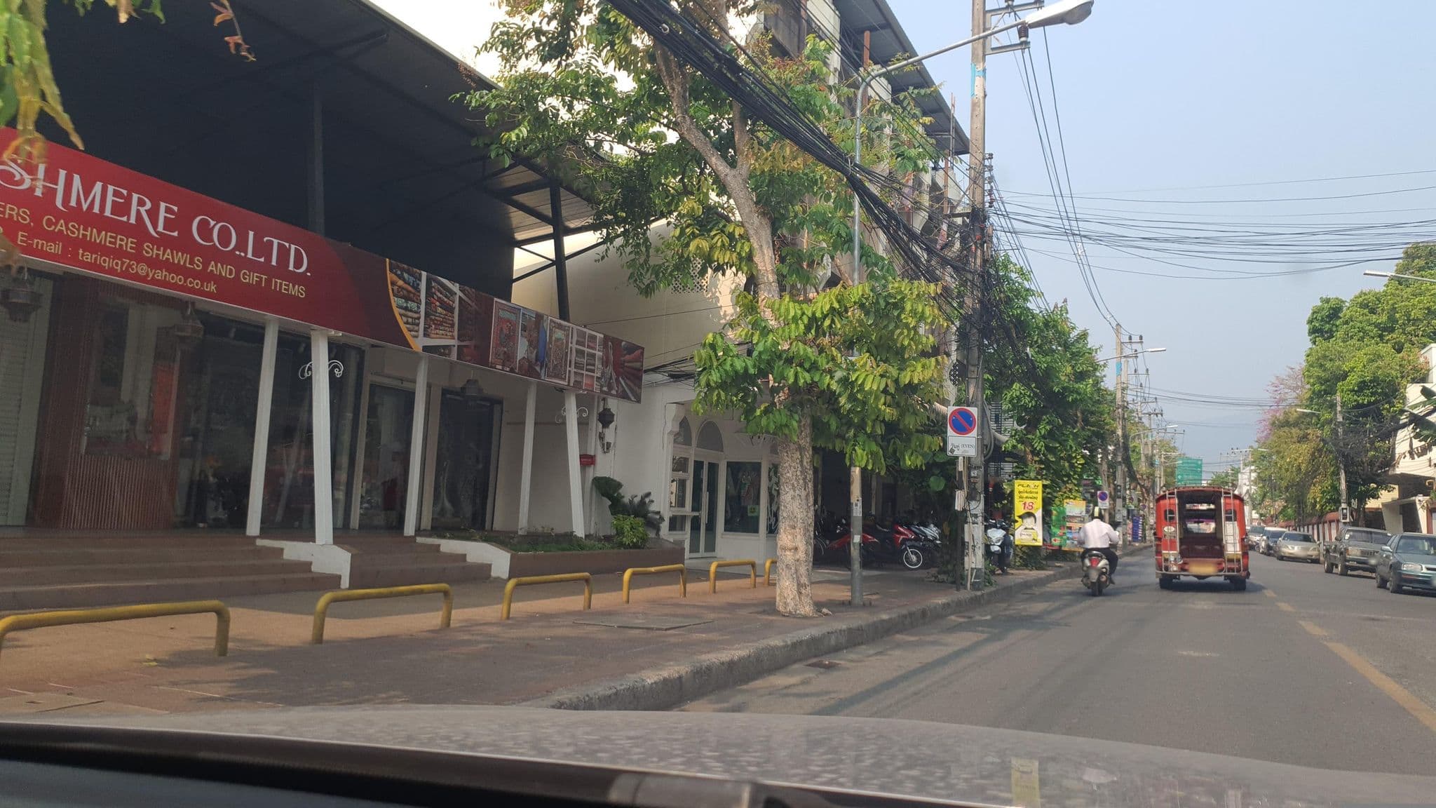 Street view near KlangWiang ChiangMai, Chiang Mai — © jrcarlsen (CC BY-SA · Mapillary)