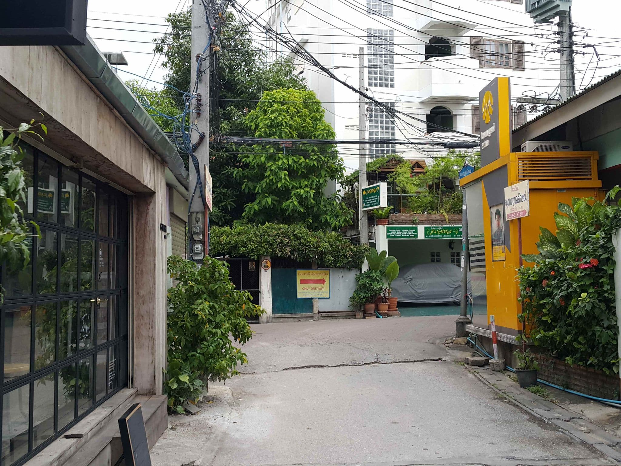 Street view near Your House 3 Guest House, Chiang Mai — © jrcarlsen (CC BY-SA · Mapillary)