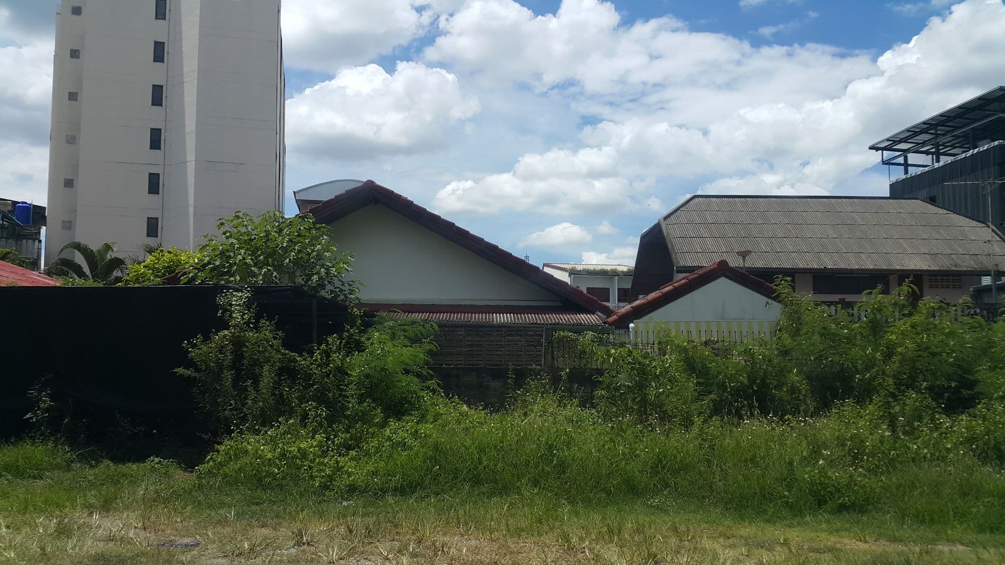 Street view near Green Days グリーンディズ, Chiang Mai — © jrcarlsen (CC BY-SA · Mapillary)