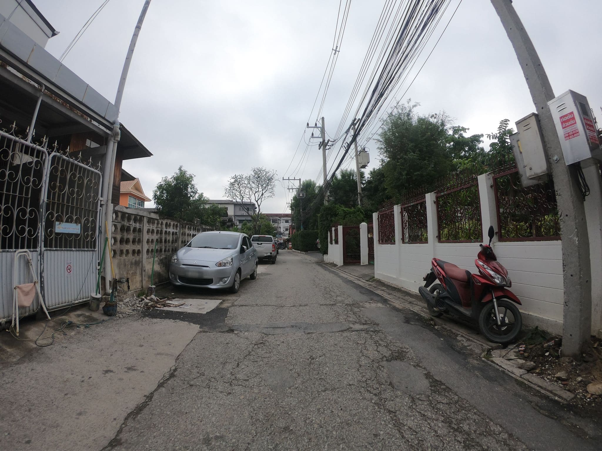 Street view near Viang Luang Resort, Chiang Mai — © chanuwath_grab (CC BY-SA · Mapillary)