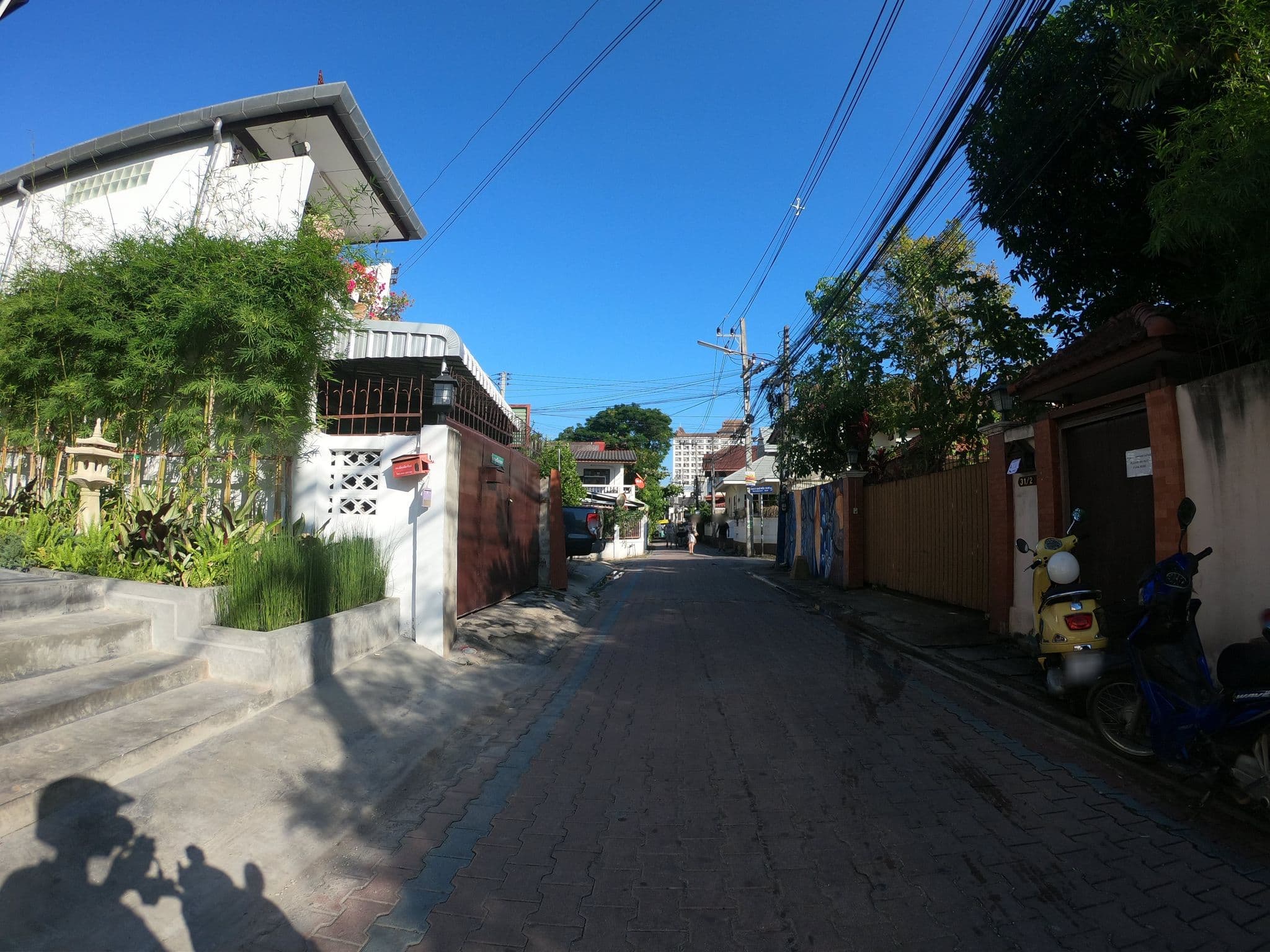 Street view near M5 Hotel, Chiang Mai — © chanuwath_grab (CC BY-SA · Mapillary)
