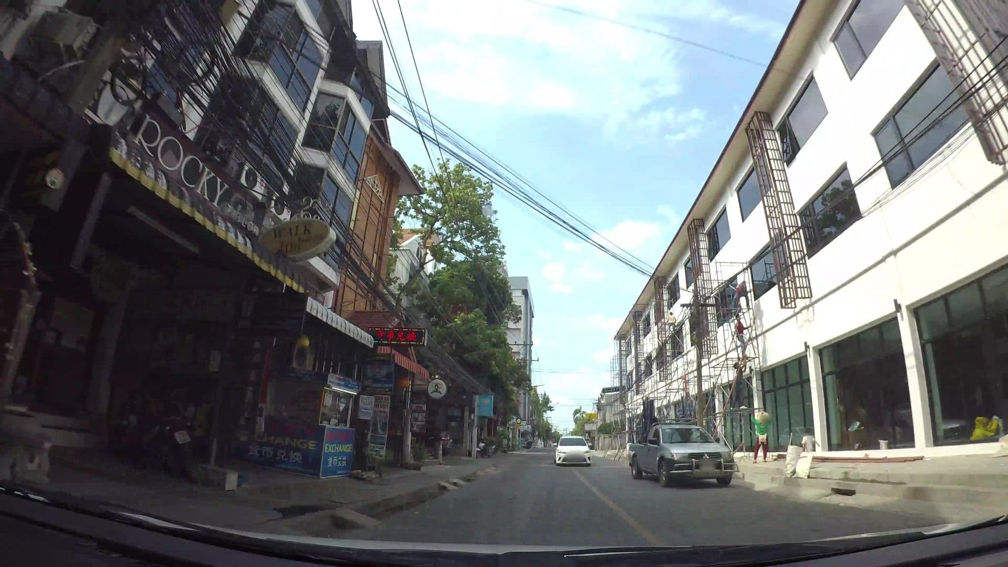 Street view near Lanna tree boutique hotel, Chiang Mai — © kaart_3 (CC BY-SA · Mapillary)