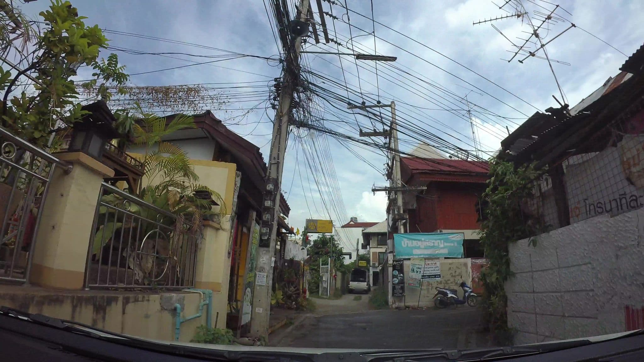 Street view near ทรายทอง เกสต์เฮ้าส์ by www.muangthai.com, Chiang Mai — © kaart_3 (CC BY-SA · Mapillary)