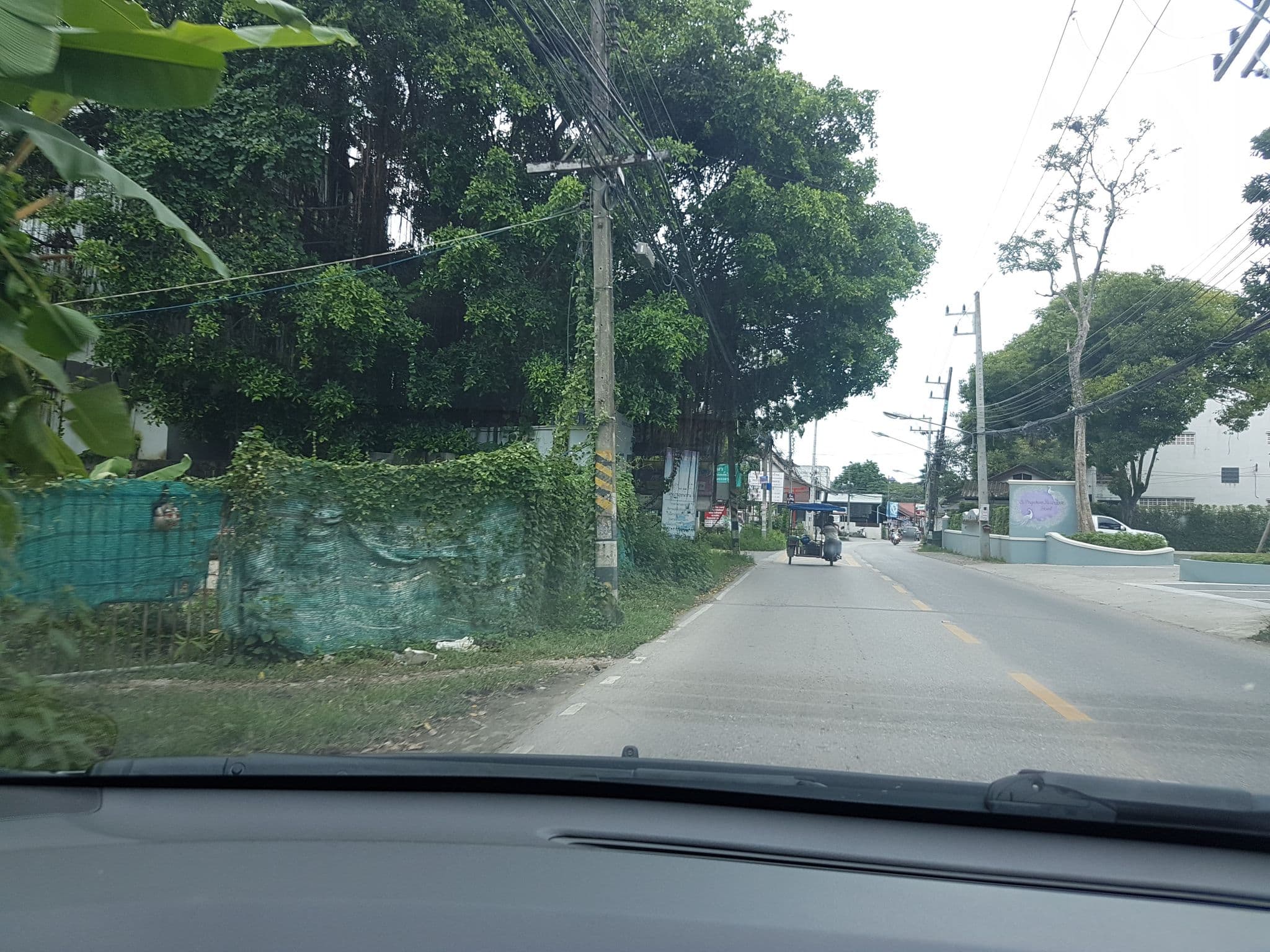 Street view near atpingakorn riversider hotel, Chiang Mai — © ekkarin (CC BY-SA · Mapillary)