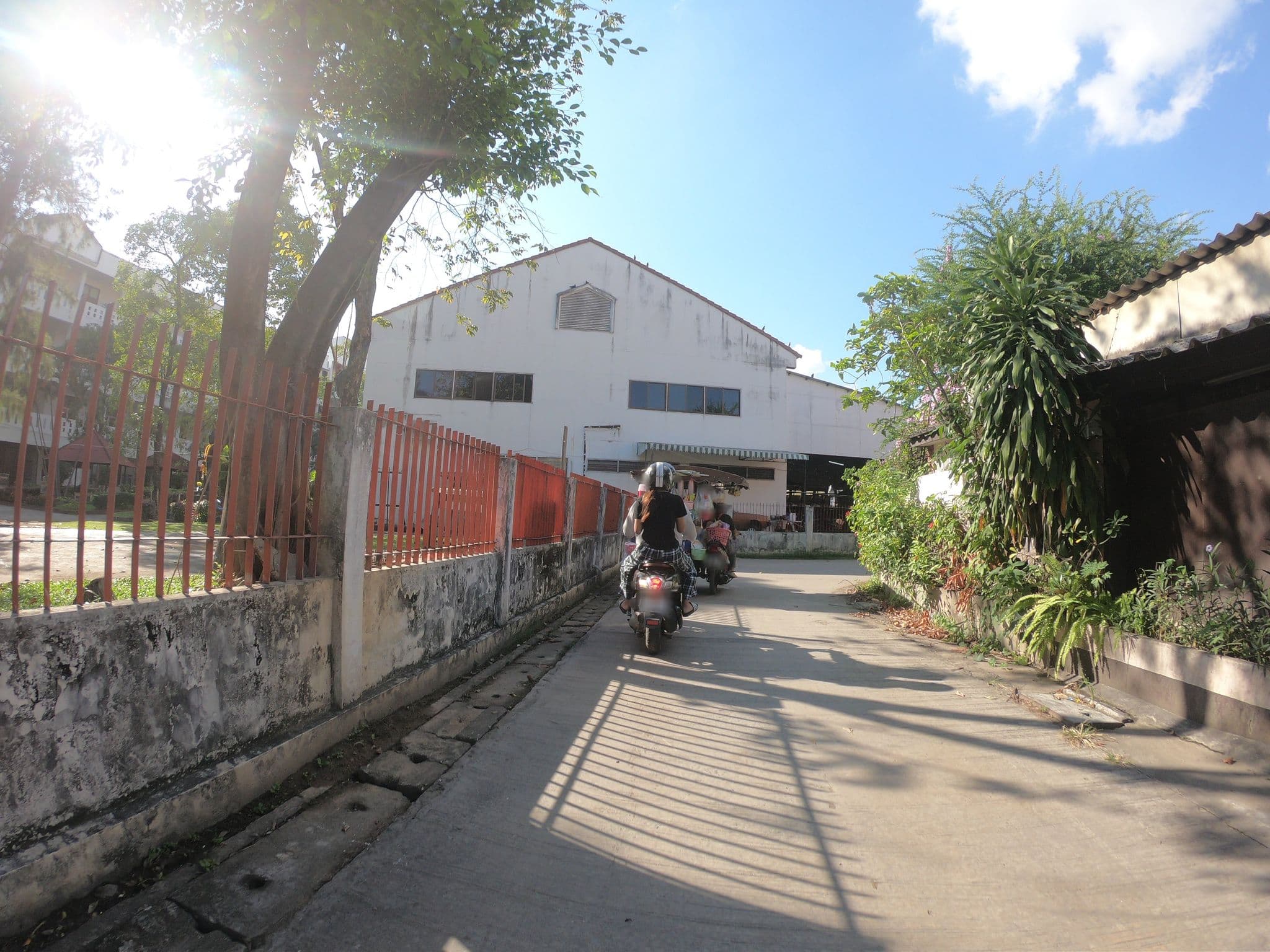 Street view near Rux-Thai GuestHouse, Chiang Mai — © chanuwath_grab (CC BY-SA · Mapillary)