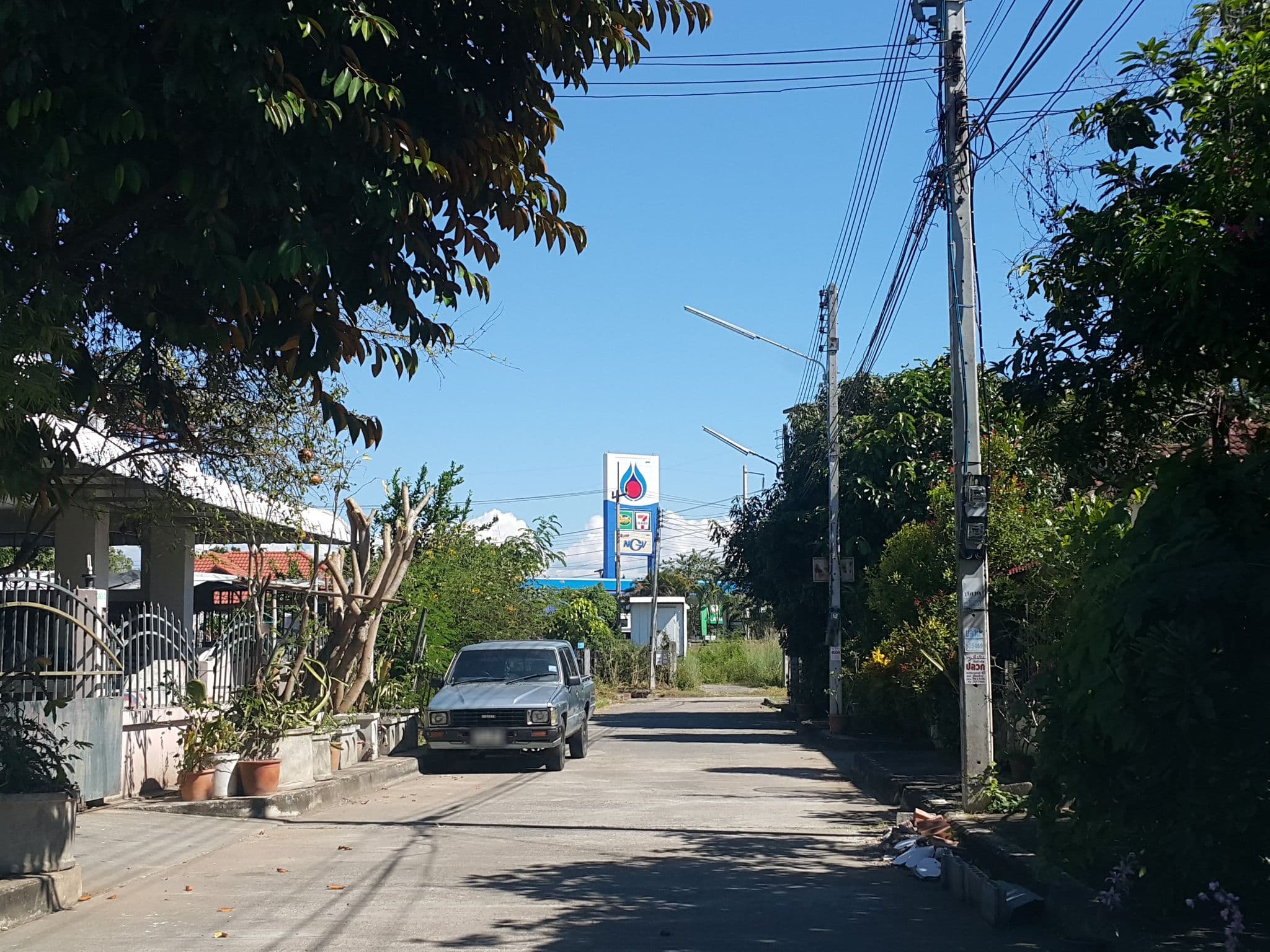 Street view near BoY BoY's Room, Chiang Mai — © jrcarlsen (CC BY-SA · Mapillary)