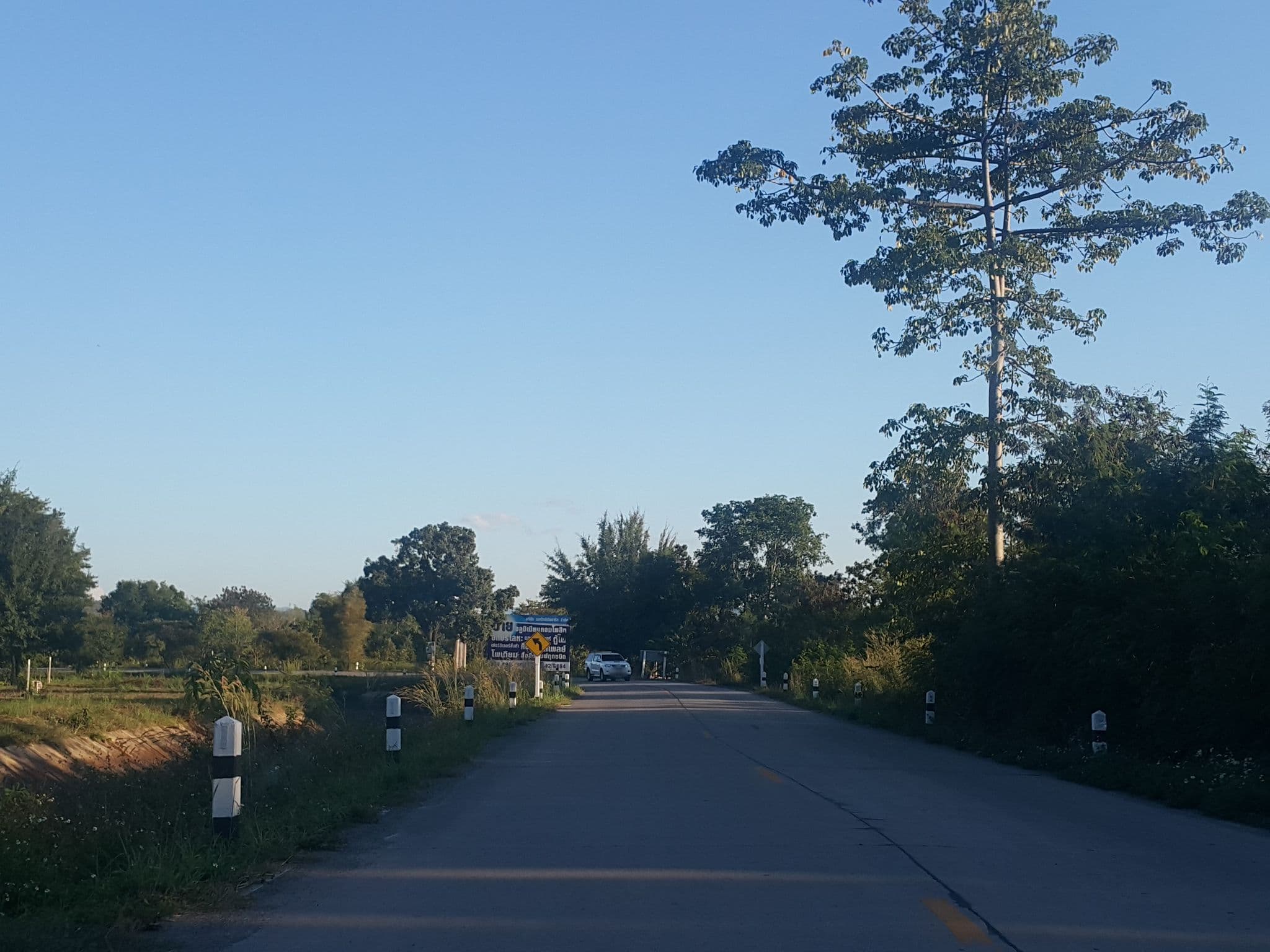 Street view near ธารารินทร์ รีสอร์ท, San Kamphaeng — © jrcarlsen (CC BY-SA · Mapillary)