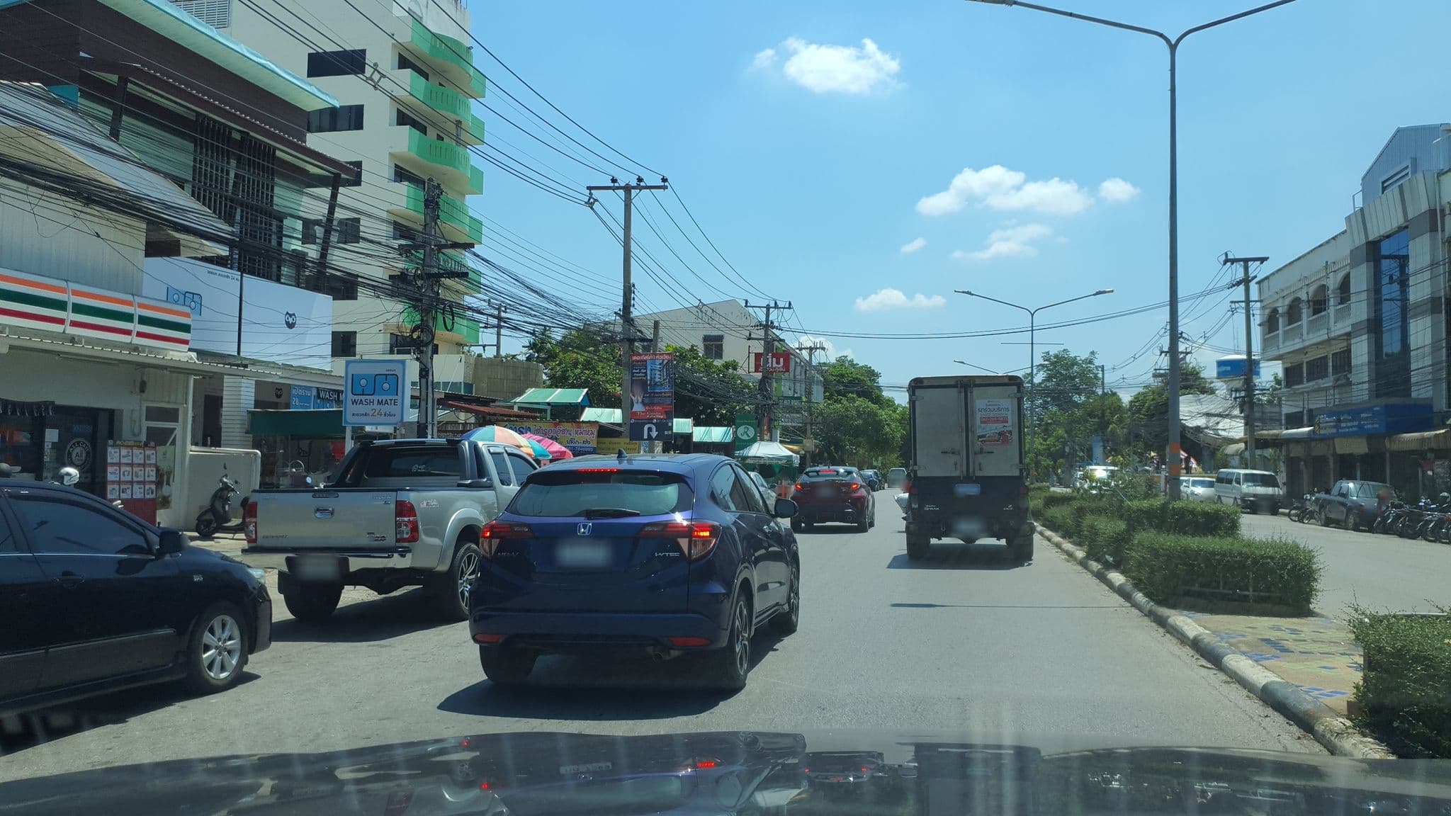 Street view near รีเจ้นท์ ลอด์จ ลำปาง, Lampang — © jrcarlsen (CC BY-SA · Mapillary)