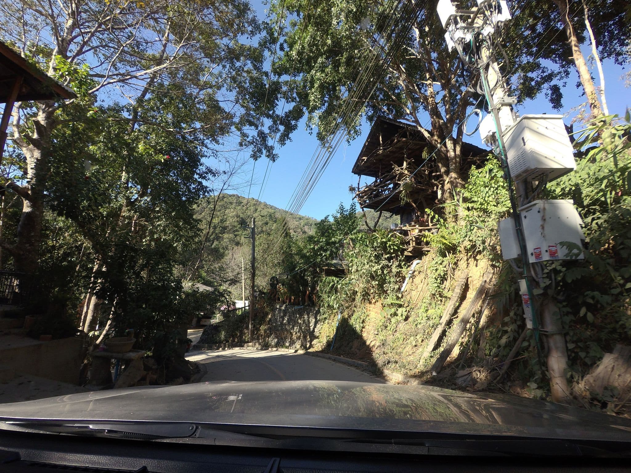 Street view near HUG MAEKAMPONG 1982 ฮักแม่กำปอง, San Kamphaeng — © mishari (CC BY-SA · Mapillary)