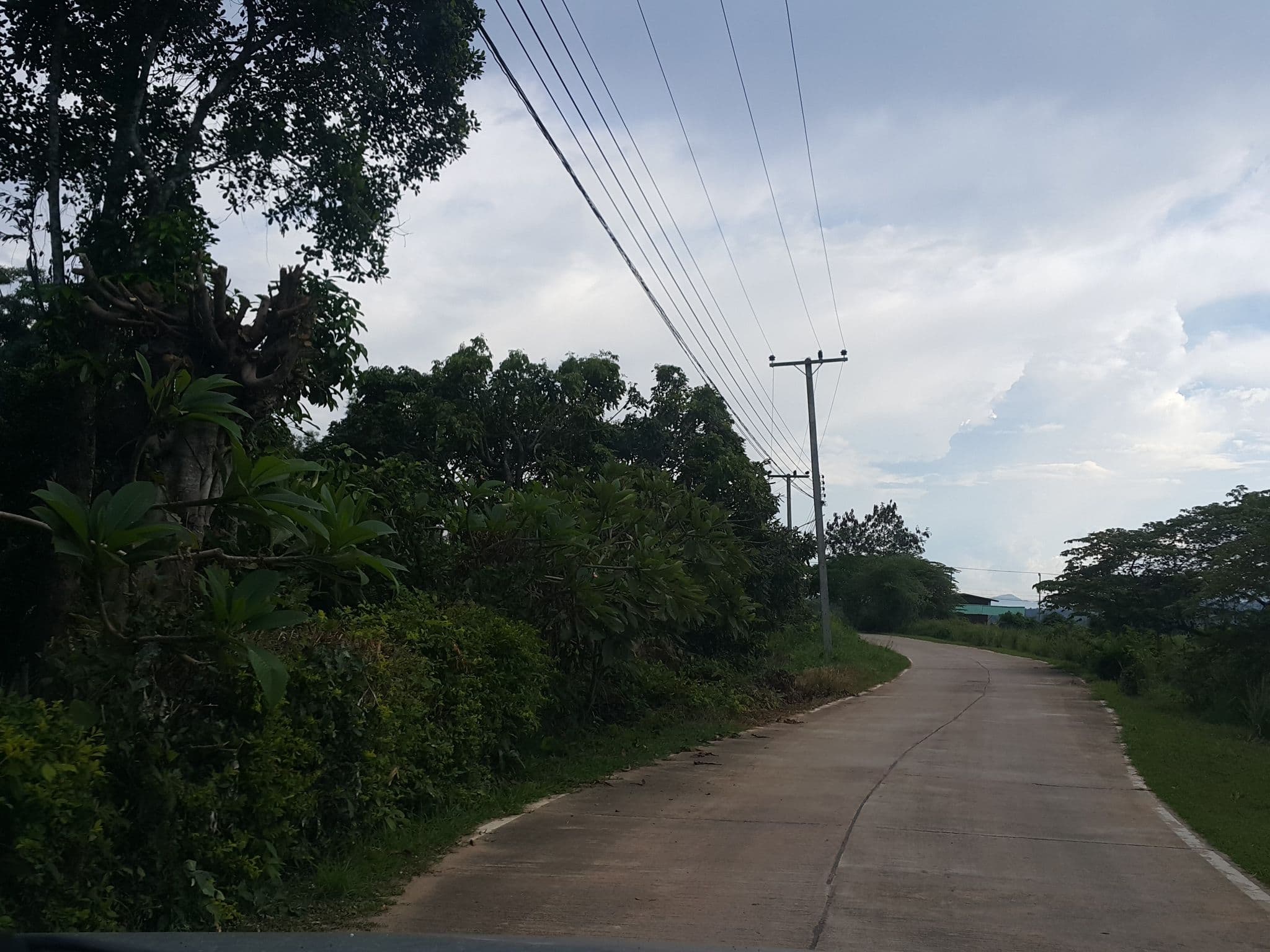 Street view near Khum Lanna, Ban Mae Waen — © jrcarlsen (CC BY-SA · Mapillary)