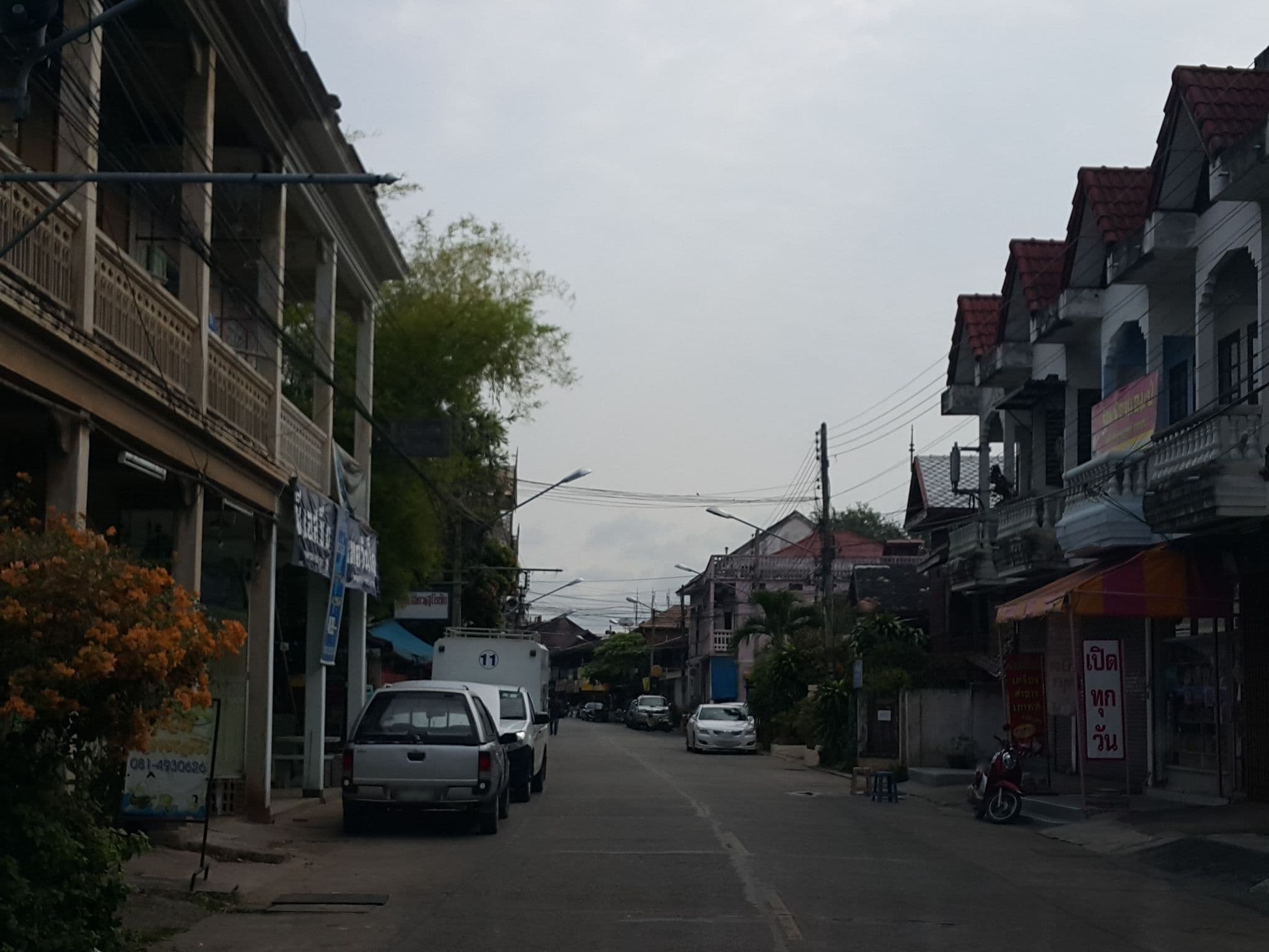 Street view near บ้านสบายดี, Lampang — © jrcarlsen (CC BY-SA · Mapillary)
