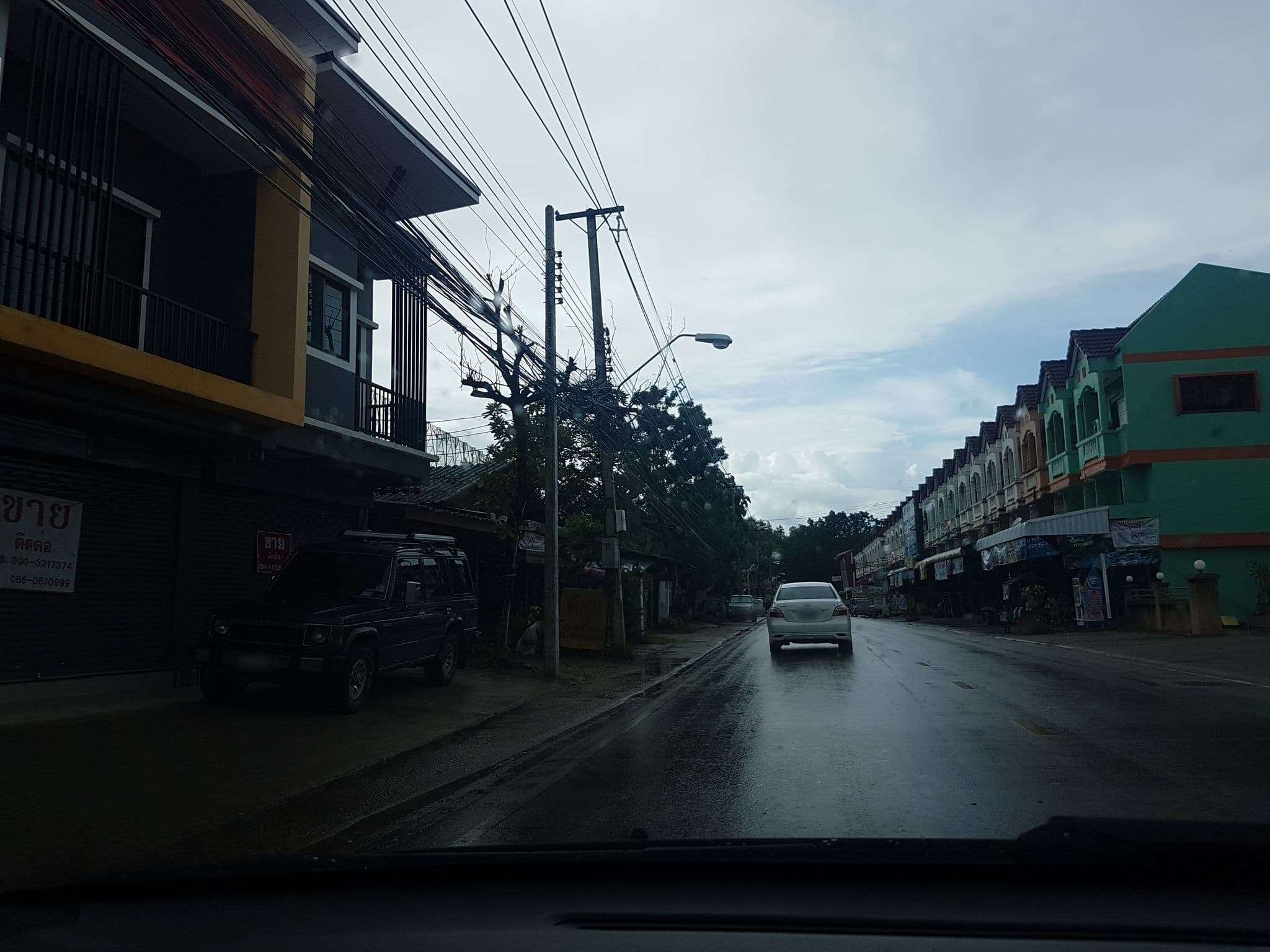 Street view near โรงแรมปางสะหวัน เพลส | Pangsawan Resotel @ Lampang, Lampang — © ekkarin (CC BY-SA · Mapillary)