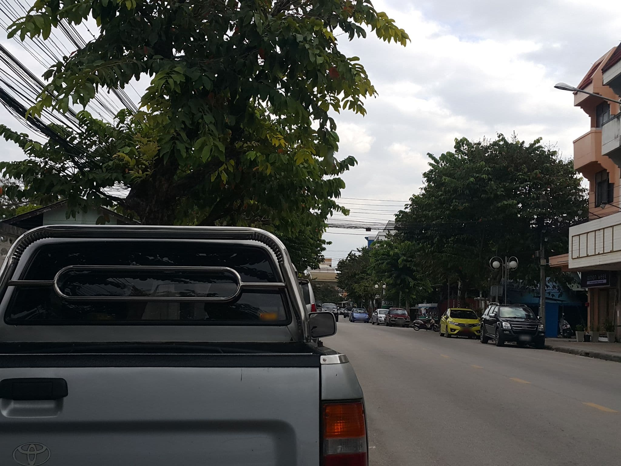 Street view near โรงแรมเวียงฟ้า, Lampang — © jrcarlsen (CC BY-SA · Mapillary)