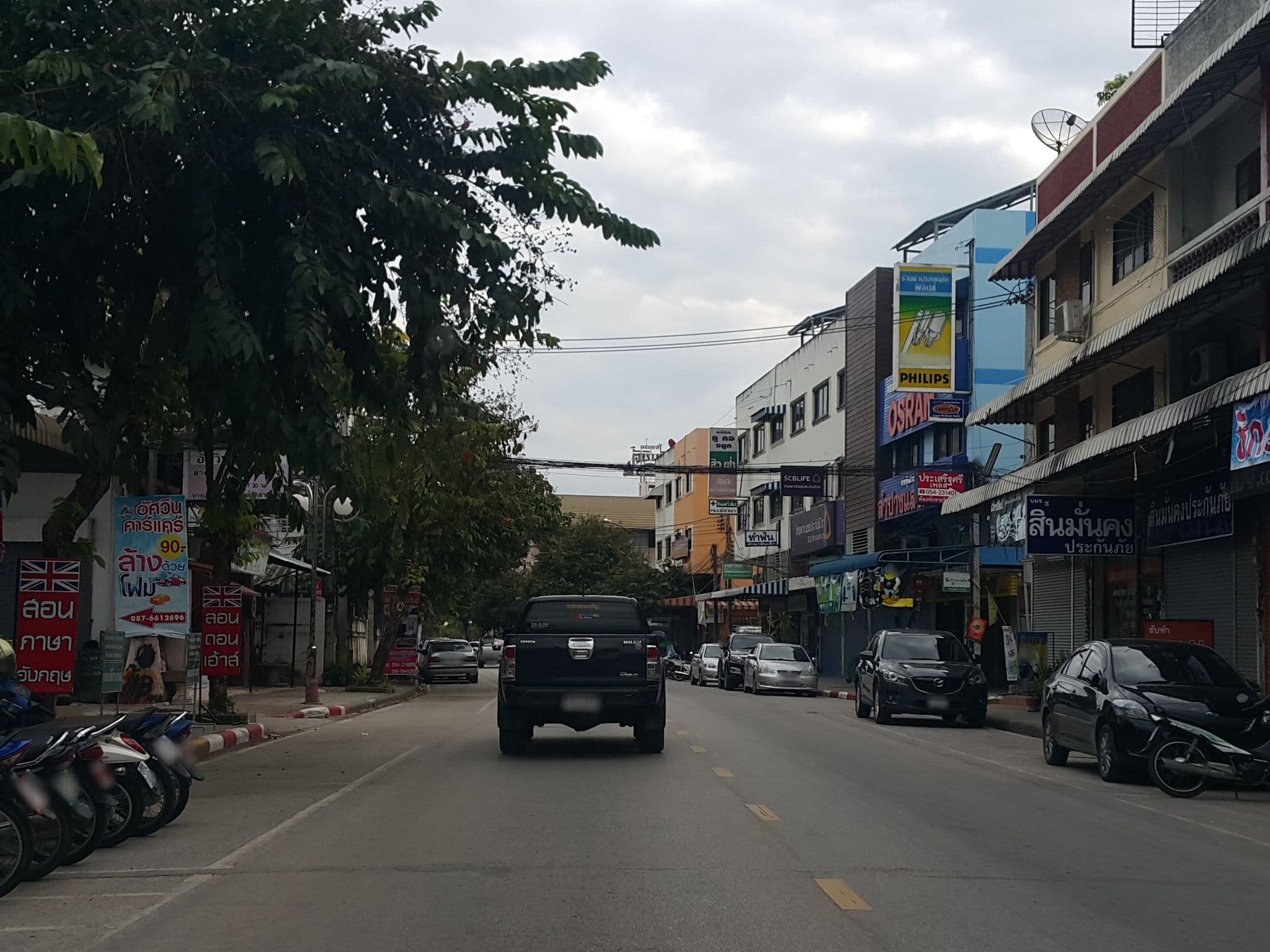 Street view near Tipchang Hotel - Lampang Thailand, Lampang — © jrcarlsen (CC BY-SA · Mapillary)