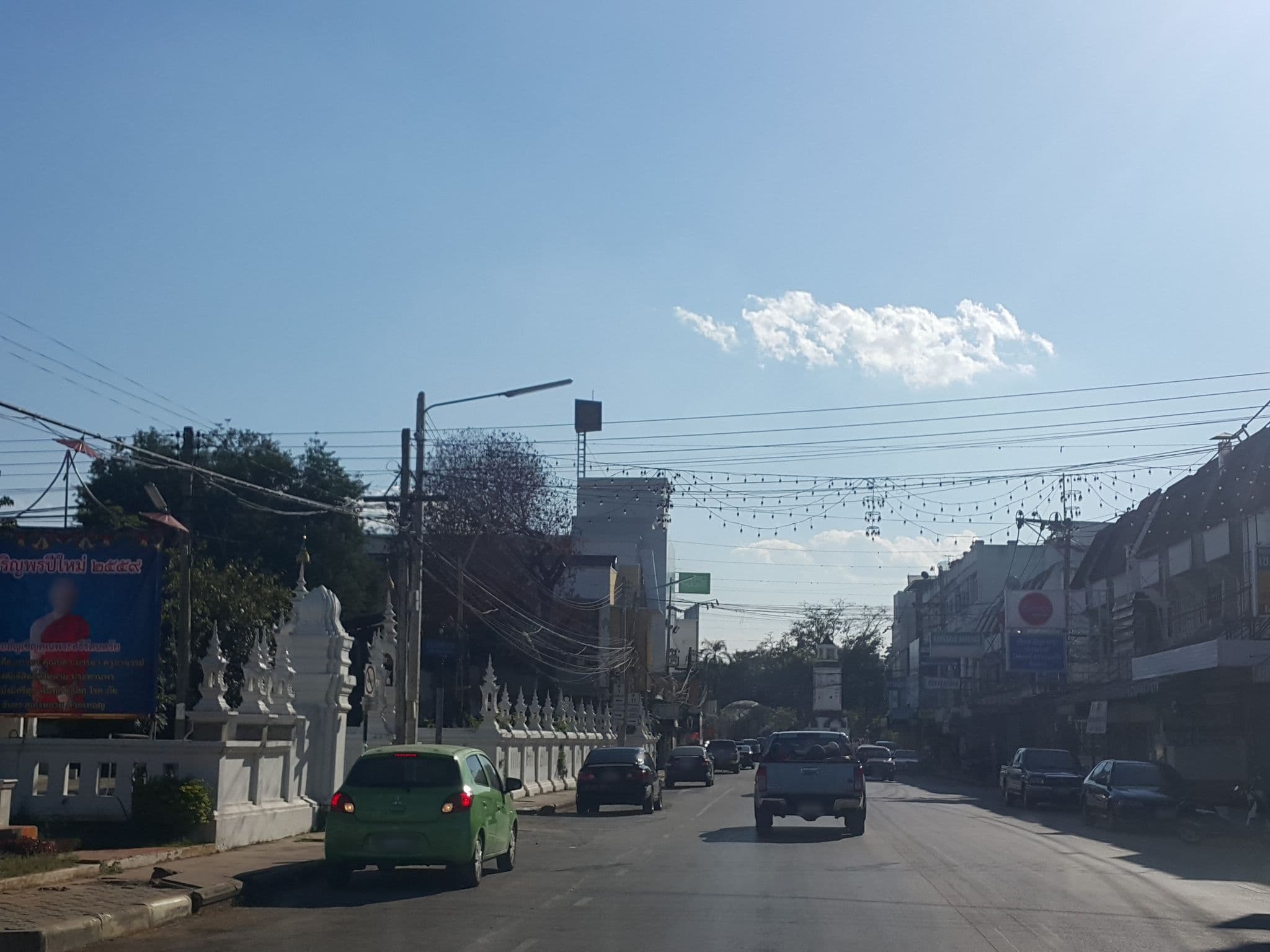 Street view near บ้านเชียงรายเกสเฮ้าส์ Baan Chiangrai, Lampang — © jrcarlsen (CC BY-SA · Mapillary)