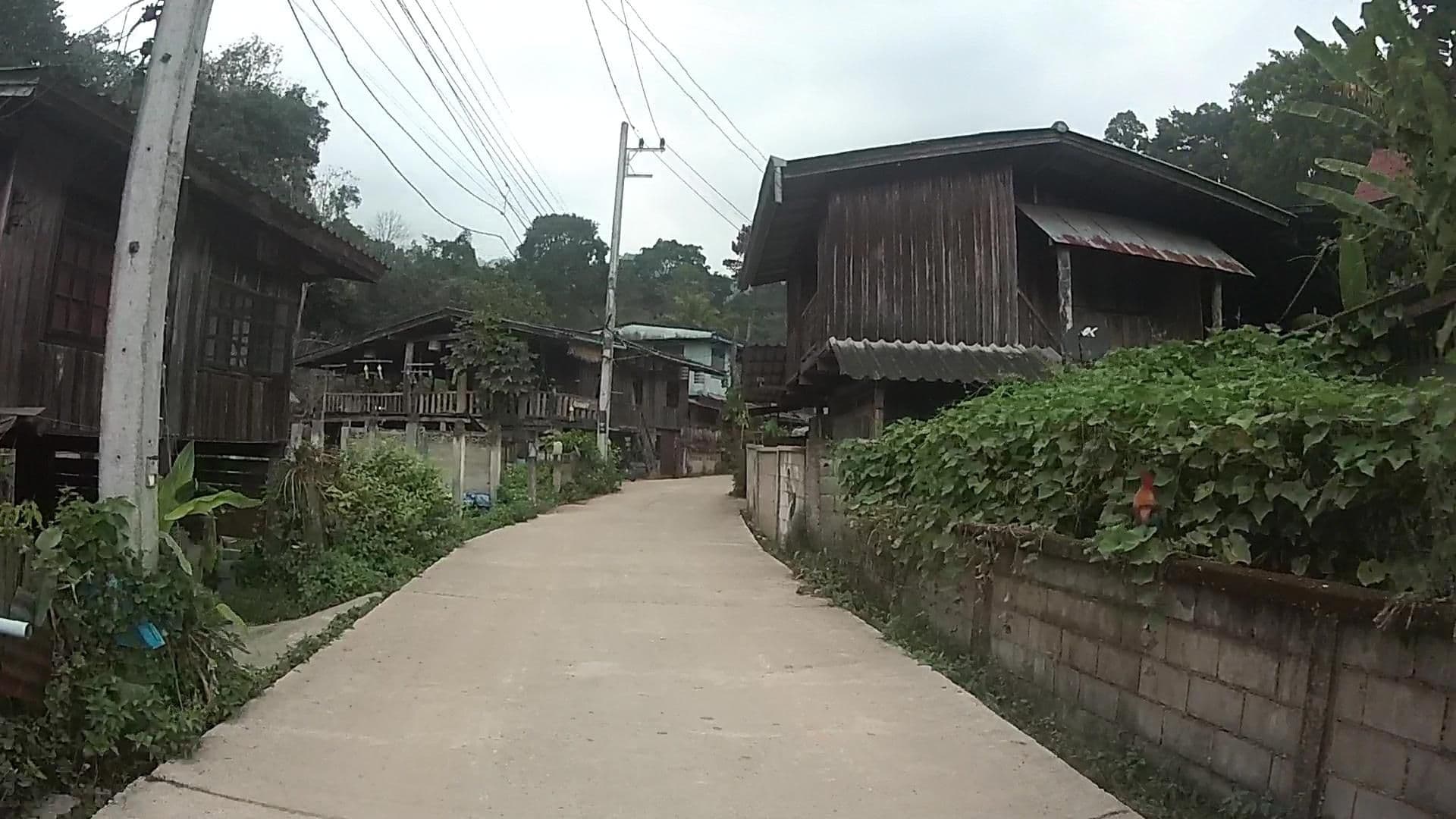 Street view near คนบนดอยโฮมสเตย์, San Kamphaeng — © julcnx (CC BY-SA · Mapillary)