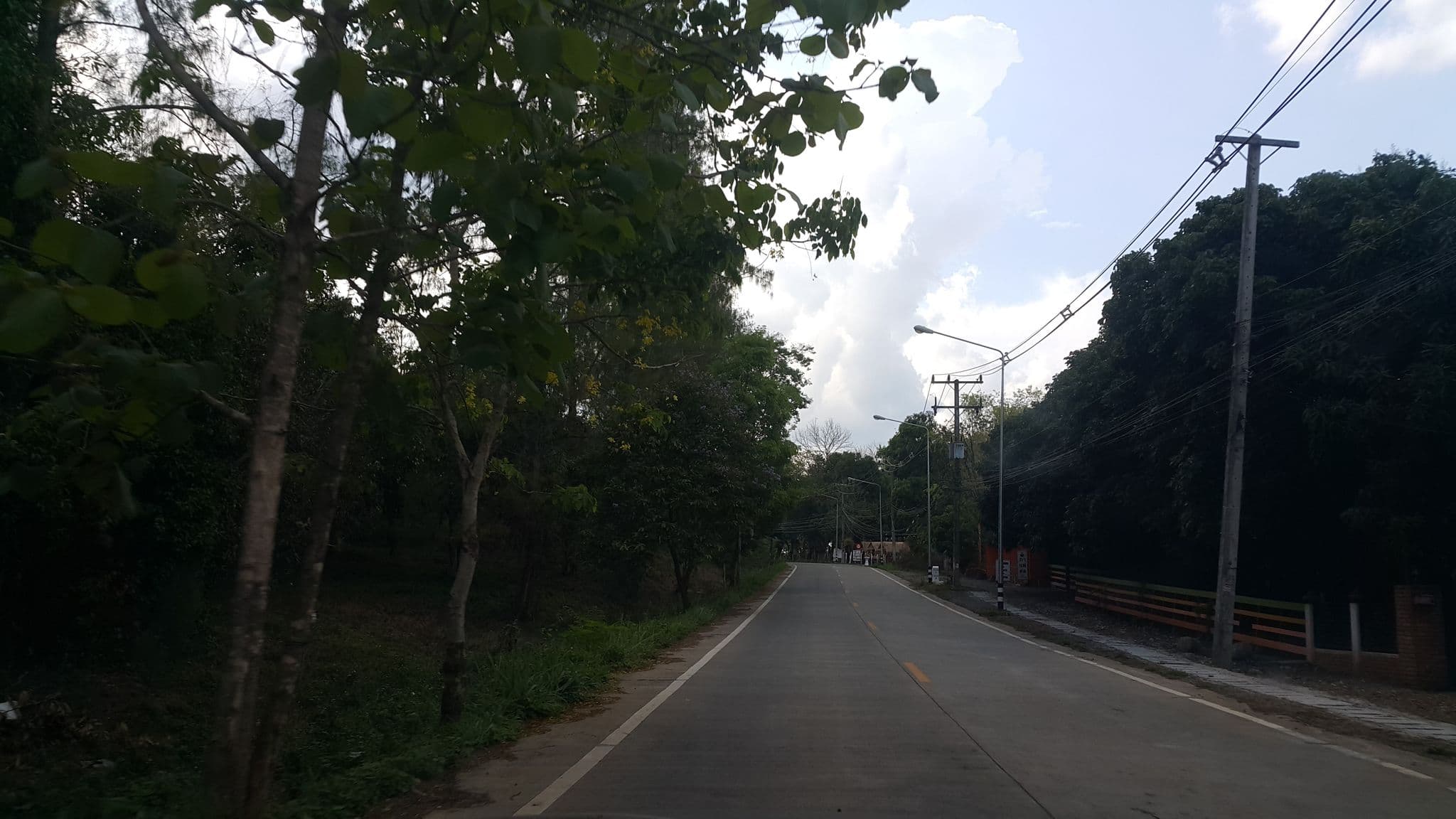 Street view near Phuphanbua Resort, San Kamphaeng — © jrcarlsen (CC BY-SA · Mapillary)