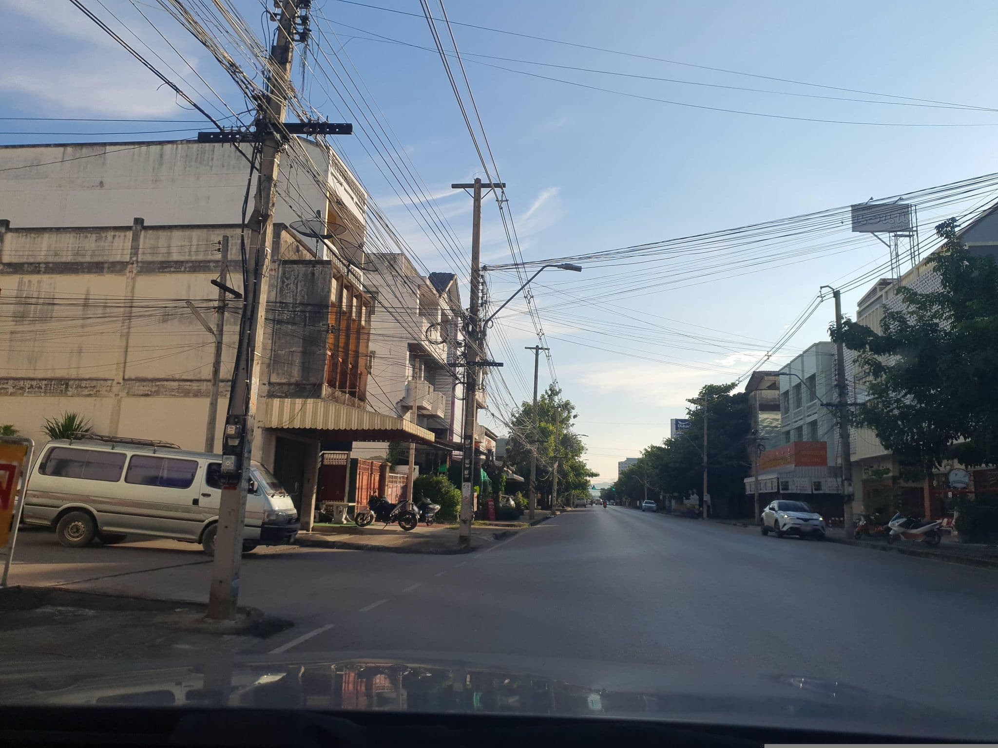 Street view near non nee lampang นอนนี่ ลำปาง, Lampang — © jrcarlsen (CC BY-SA · Mapillary)