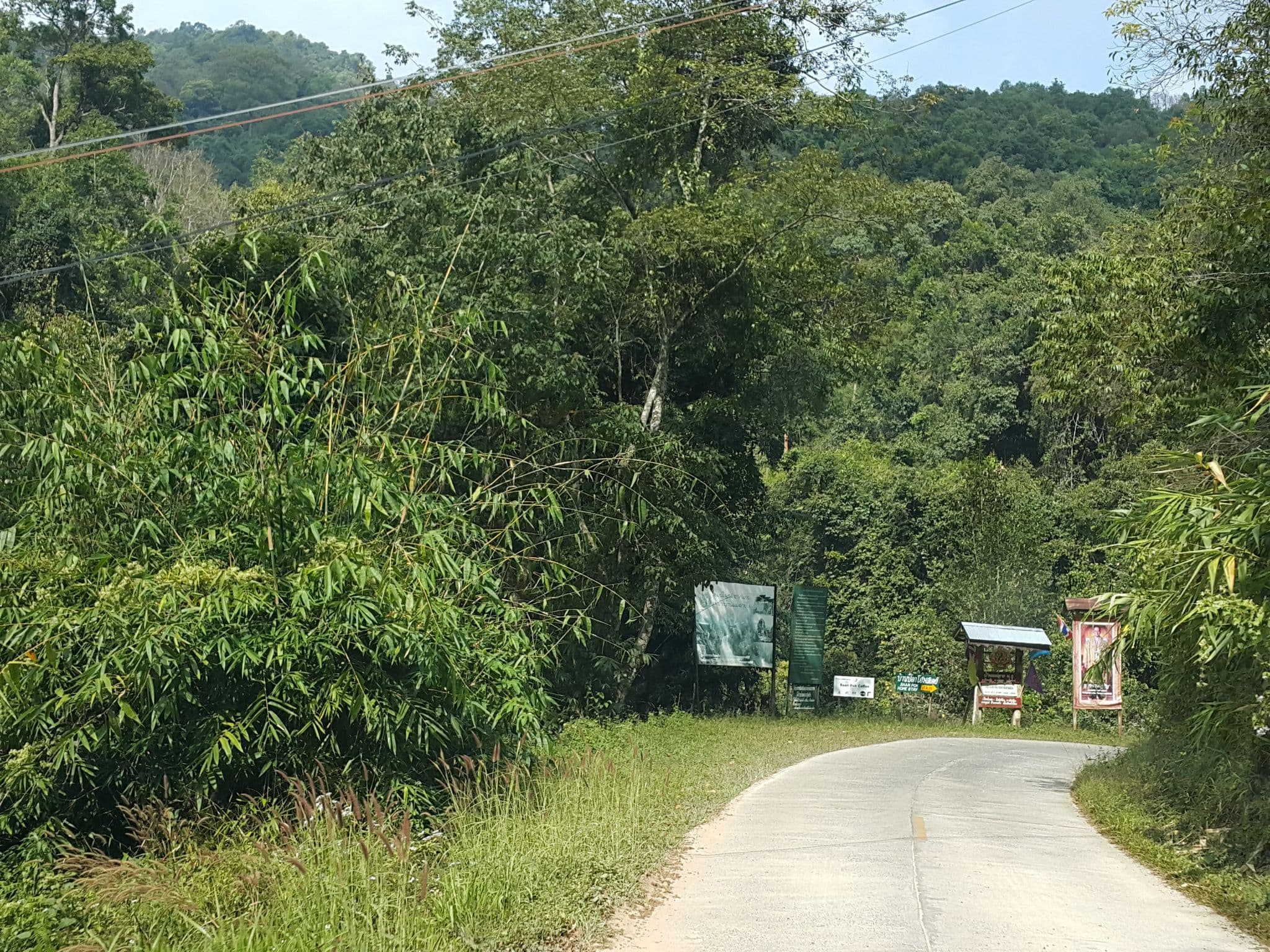 Street view near Neramit Homestay, San Kamphaeng — © jrcarlsen (CC BY-SA · Mapillary)