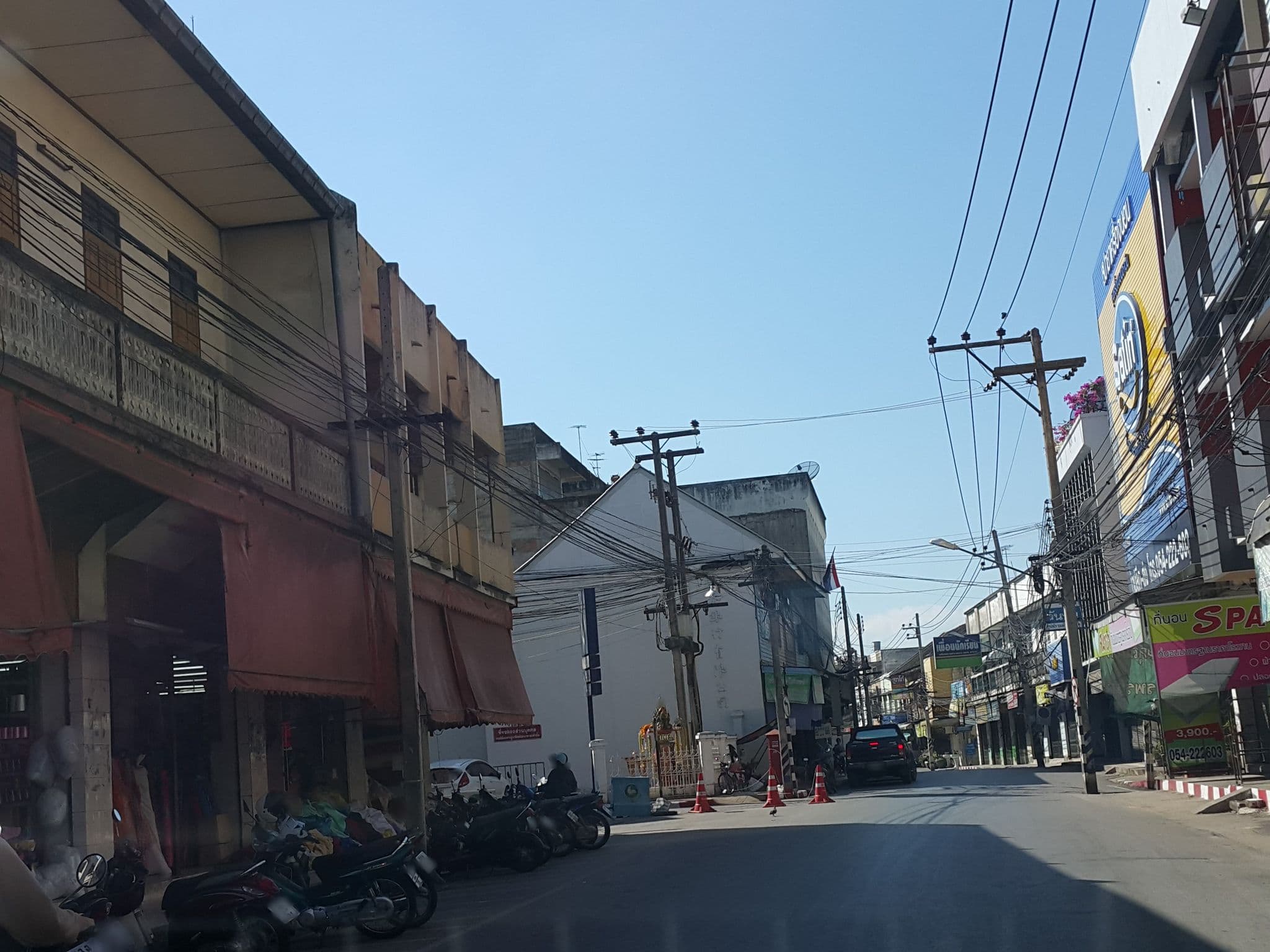Street view near ใจฮัก กาดกองต้า, Lampang — © jrcarlsen (CC BY-SA · Mapillary)
