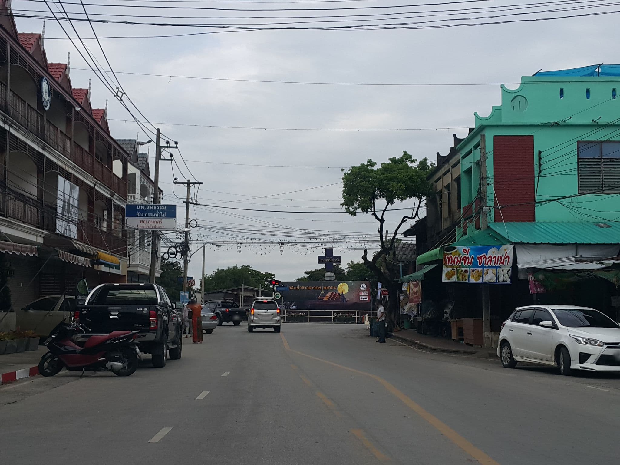Street view near BaanChiangrai GuestHouse, Lampang — © jrcarlsen (CC BY-SA · Mapillary)