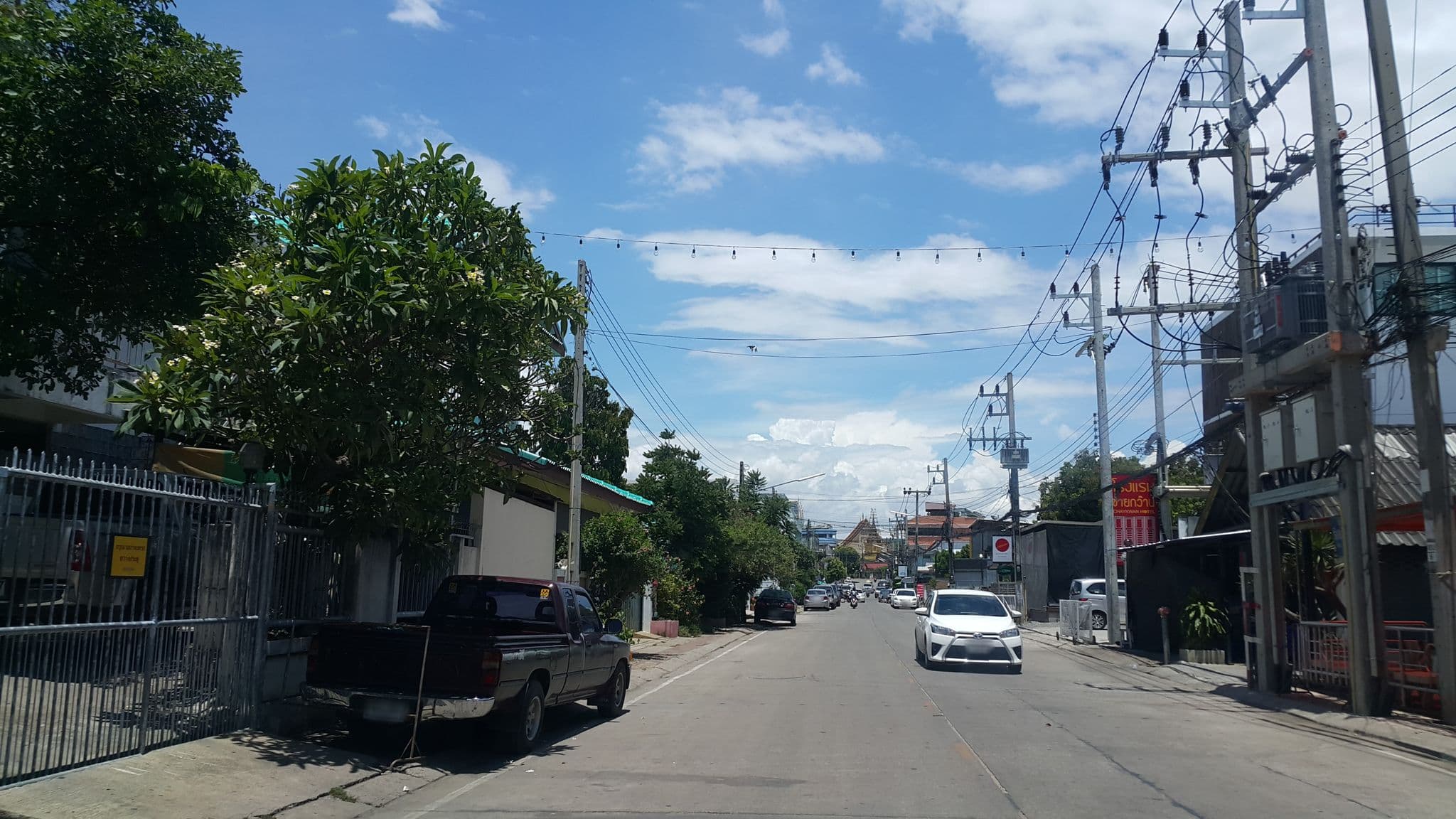Street view near โรงแรมชายกว๊าน, Phayao — © jrcarlsen (CC BY-SA · Mapillary)