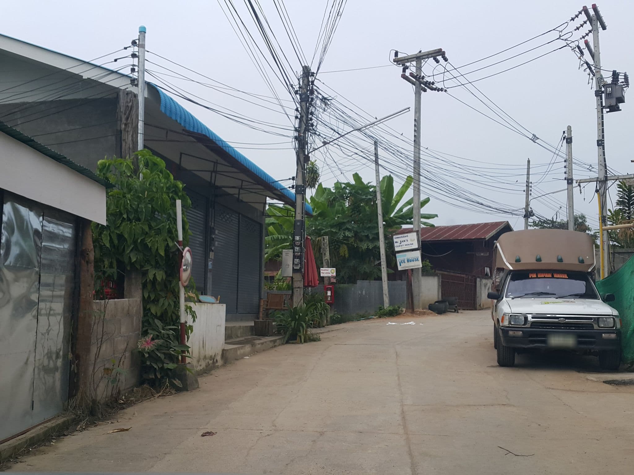 Street view near Pai Way Hostel, Pai — © jrcarlsen (CC BY-SA · Mapillary)
