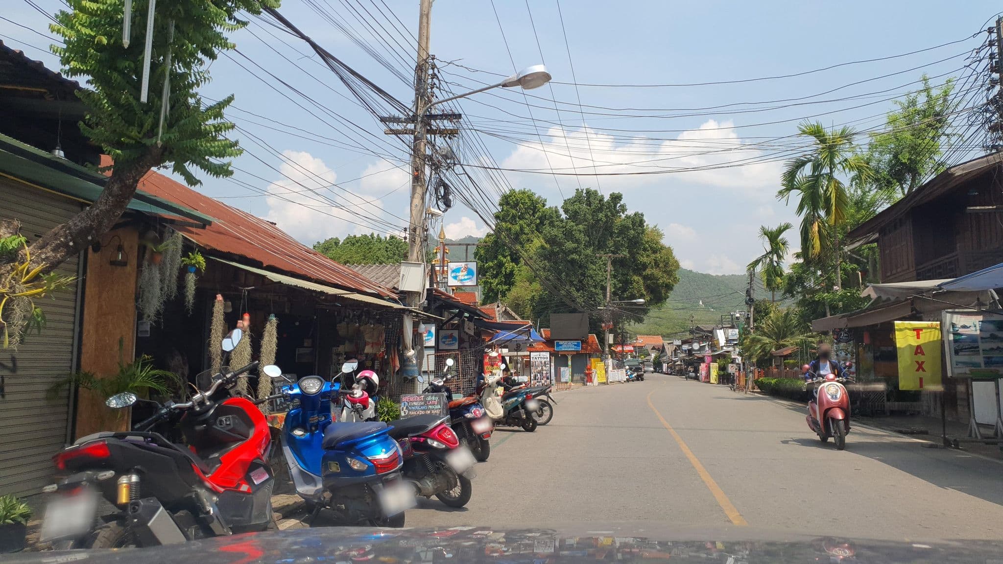 Street view near นุ่นเฮ้าส์, Pai — © jrcarlsen (CC BY-SA · Mapillary)