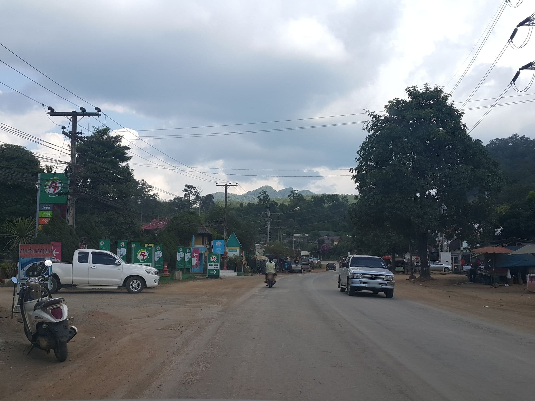 Street view near Pai Easy (ปาย อีซี่), Pai — © jrcarlsen (CC BY-SA · Mapillary)