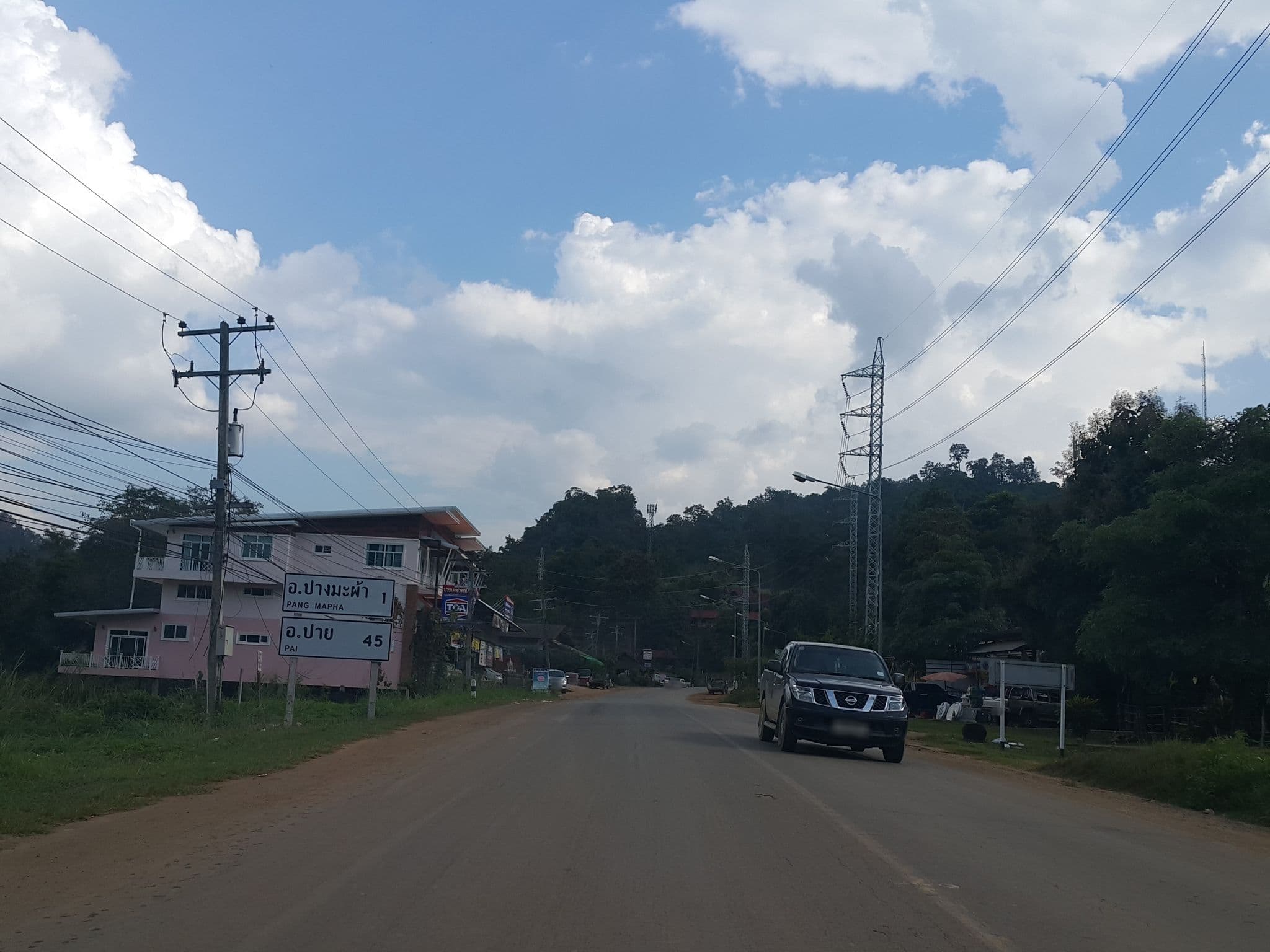 Street view near บ้านกาแฟเนเจอร์รีสอร์ท, Pai — © jrcarlsen (CC BY-SA · Mapillary)