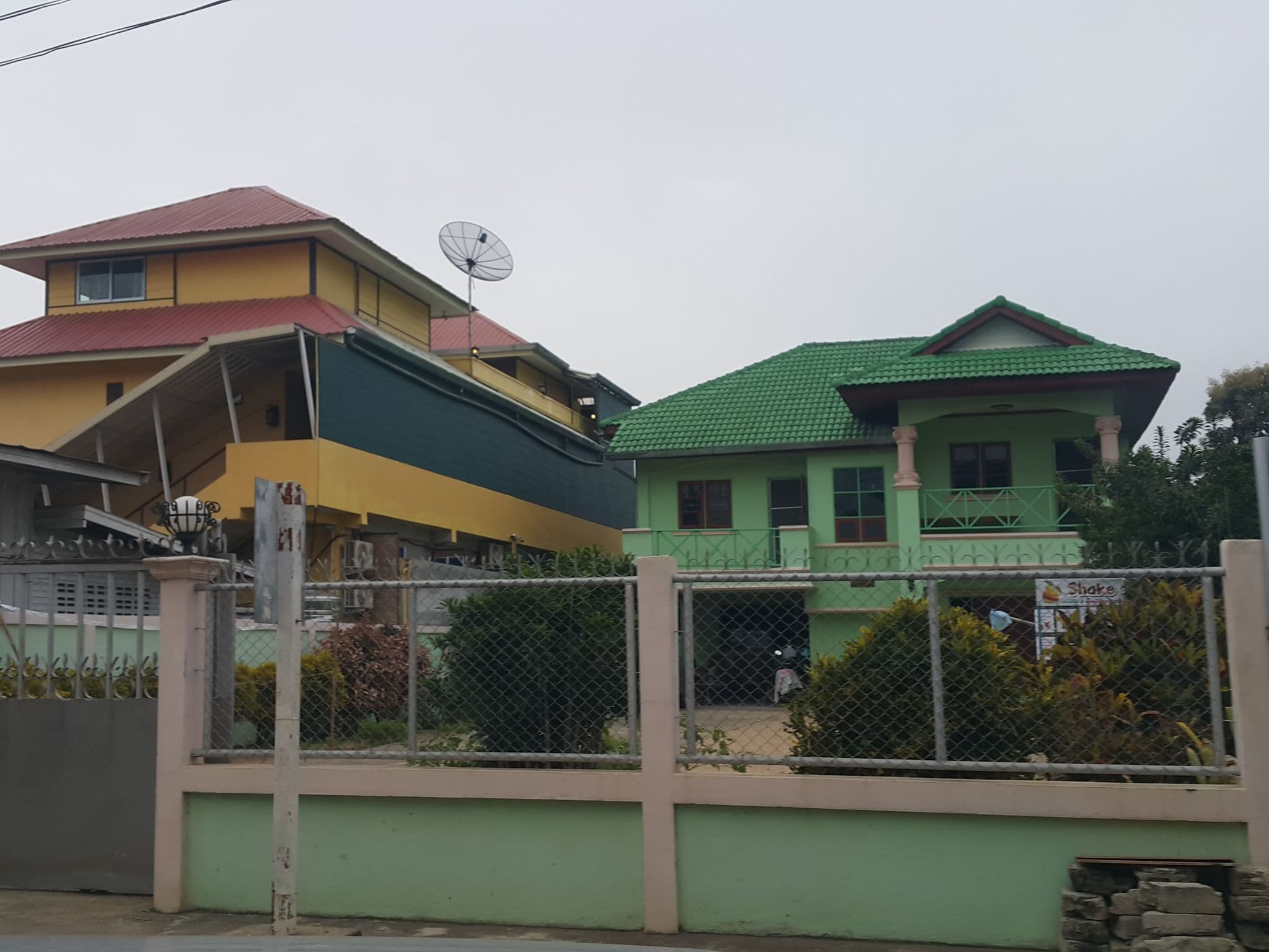 Street view near ฮากกา เกสเฮ้าส์, Pai — © jrcarlsen (CC BY-SA · Mapillary)