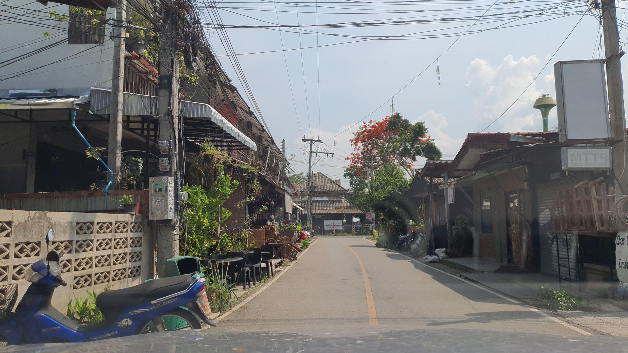 Street view near ปายจันทร์, Pai — © jrcarlsen (CC BY-SA · Mapillary)