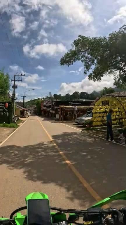 Street view near Lee Wine Ruk Thai Resort (ลีไวน์รักไทย รีสอร์ต), Mae Hong Son — © julcnx (CC BY-SA · Mapillary)